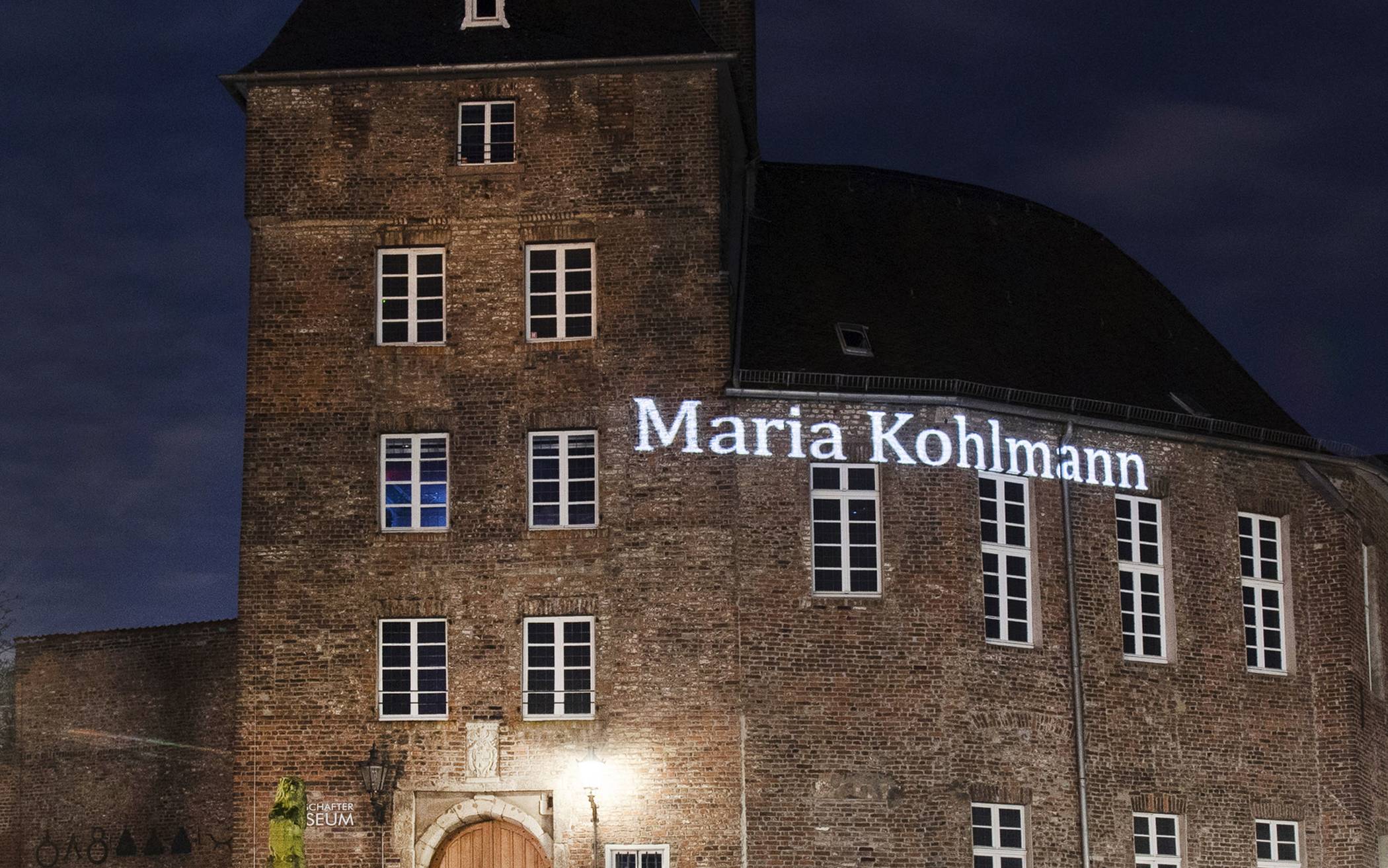 Um an die ermordeten 181 Bürgerinnen