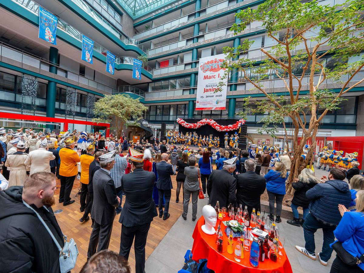 Prinz Marc I. und Prinzessin Janine machen munter
