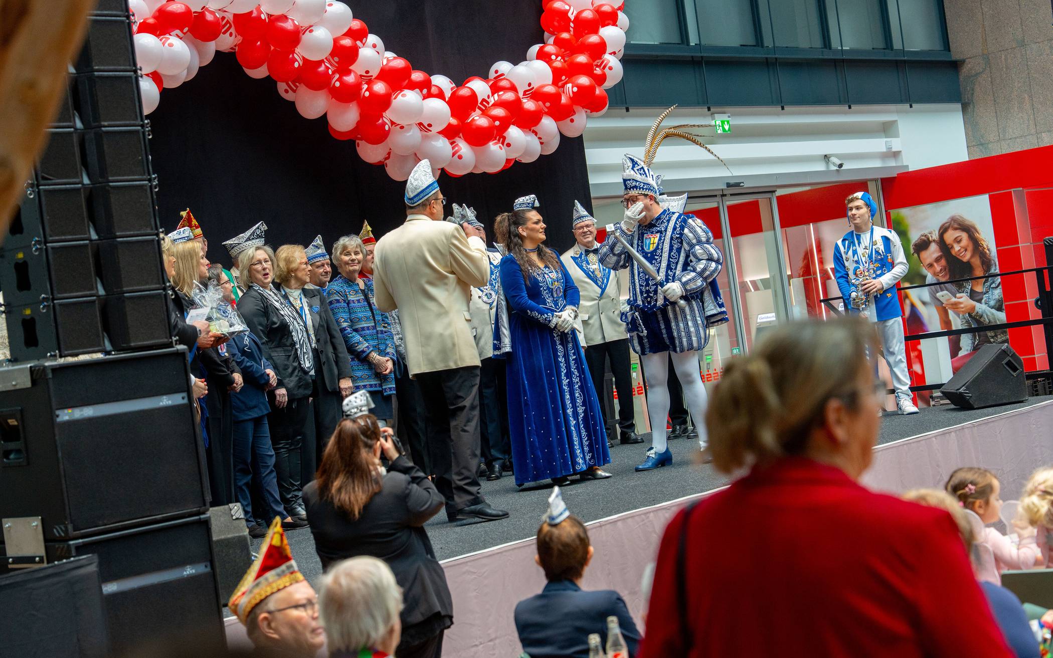 Da flossen die Tränen vor Rührung. Zahlreiche ehemalige Prinzenpaare waren zum Empfang...