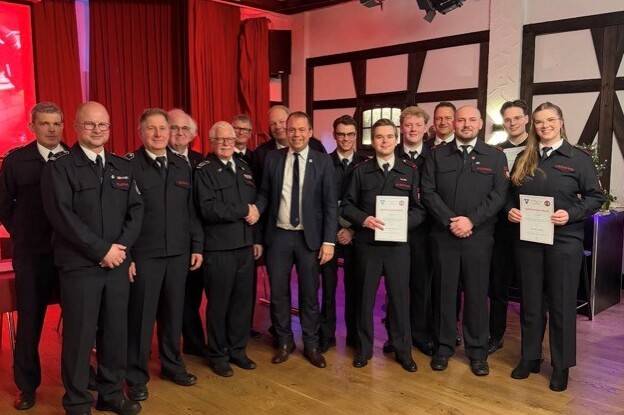  Der Löschzug Willich konnte bei seiner Jahreshauptversammlung einige Kameraden ehren. Foto: Löschzug Willich  