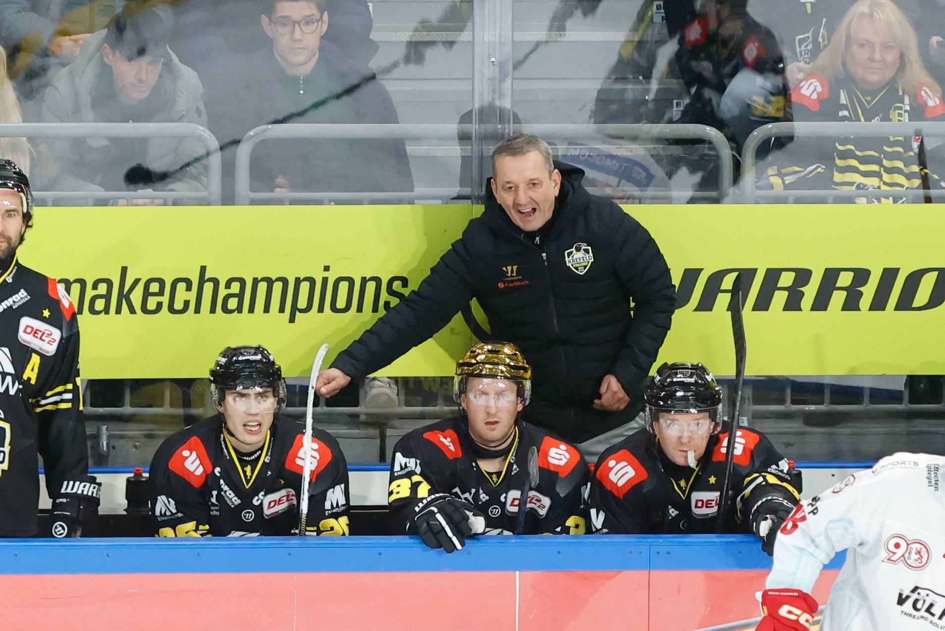 Cheftrainer Thomas Popiesch ist gesperrt worden.