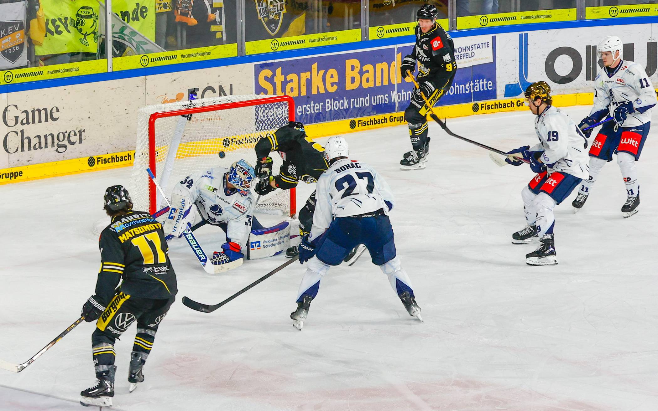 Krefeld Pinguine besiegen die Blue Devils Weiden mit 7:4