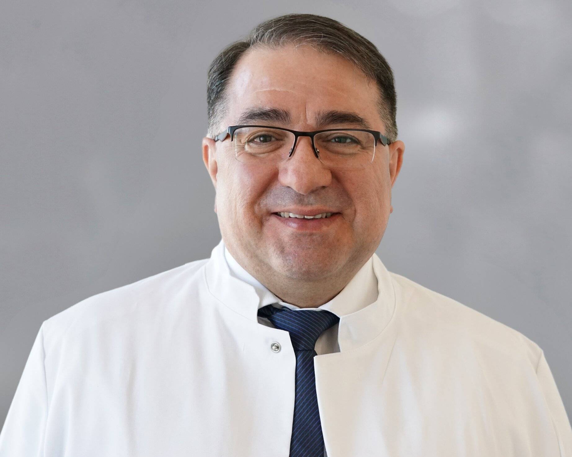Dr. med. Ali Akbayir, Chefarzt im Zentrum für Unfallchirurgie Foto: Städtisches Krankenhaus Nettetal GmbH