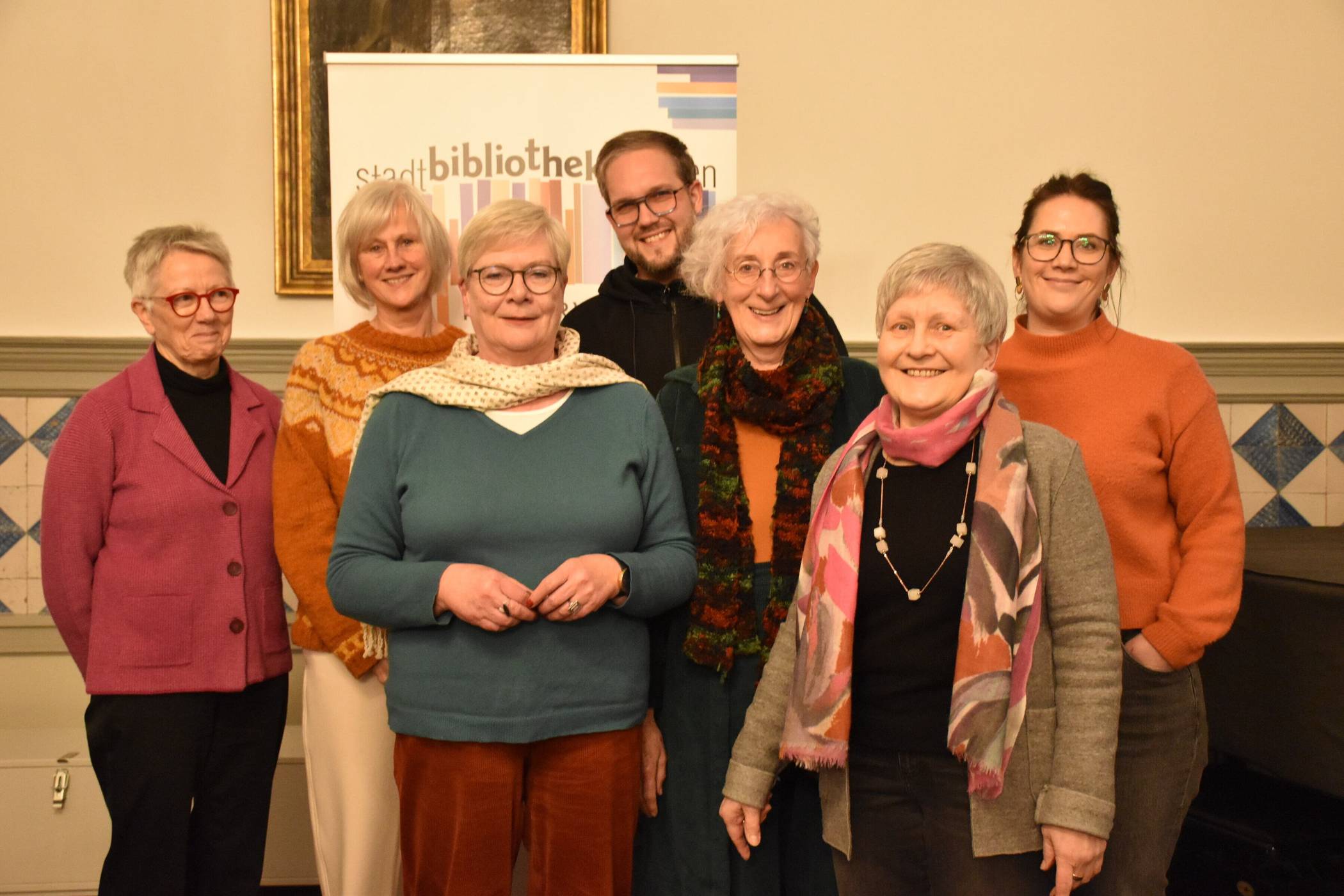  Der neue Vorstand (v.l.): Hildegard Helten, Bettina Werding, Elisabeth Friese, Sebastian Winkelmann, Brigitte Nienhaus, Imma Schmidt und Stella Spinczyk). 