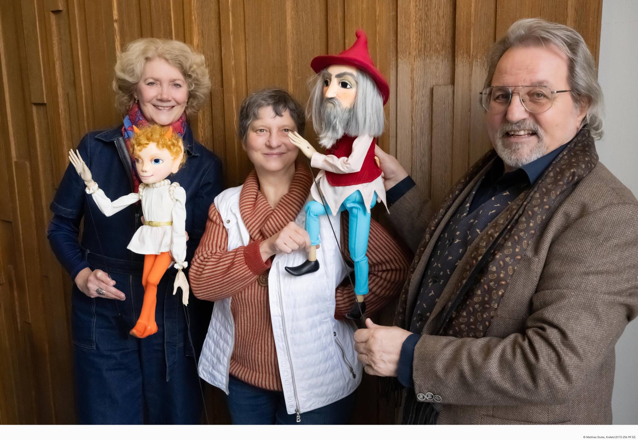  Puppentheater: Autorin Sabine Sanz (l), Regisseur Alexander Betov und Dramaturgin Regina Härtling bringen den Kindern mit den fantasievollen Handpuppen viel Freude. Und dies seit nunmehr 15 Jahren. Foto: Stutte    