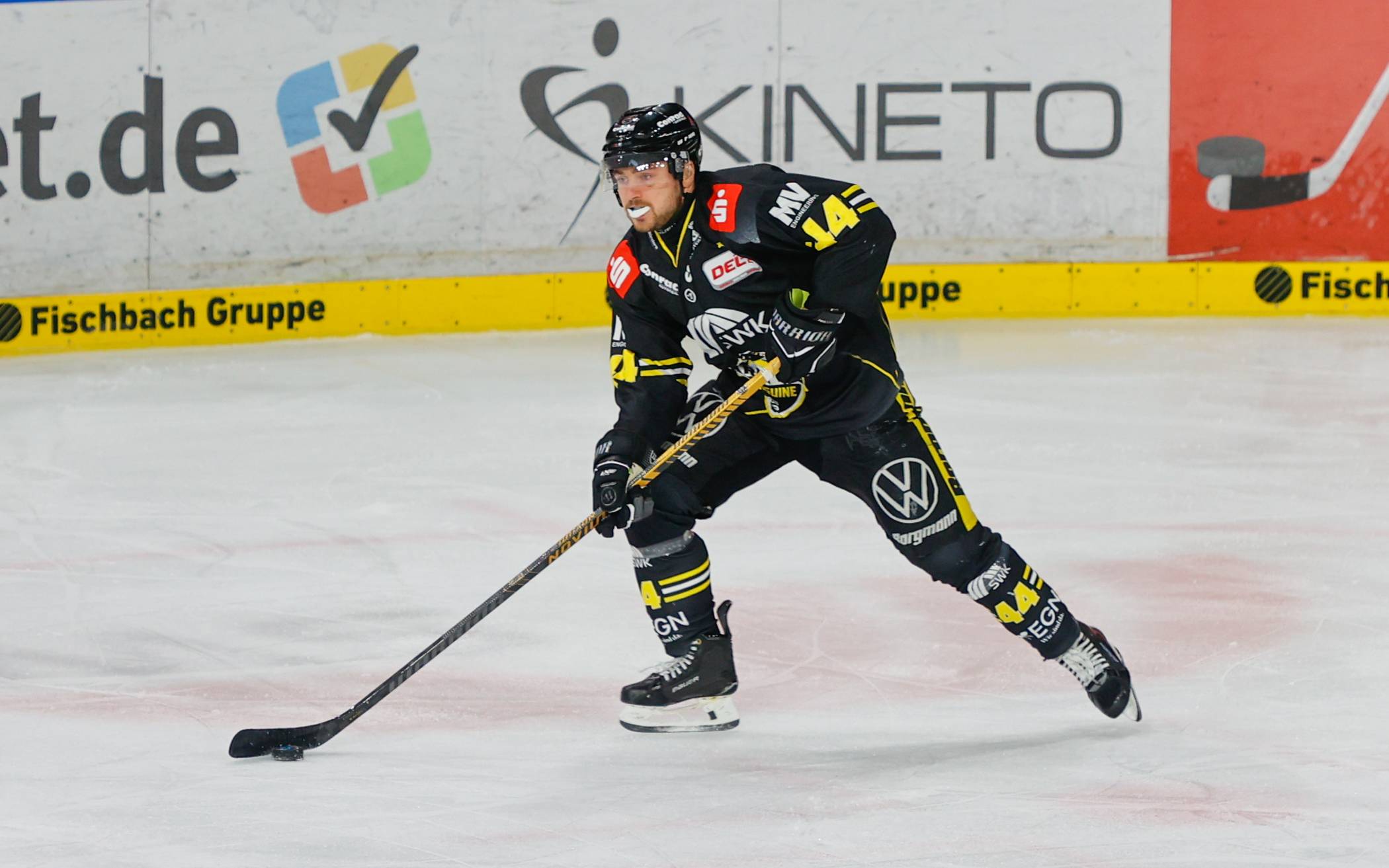 Zack Dybowski bleibt bis 2028 ein Pinguin