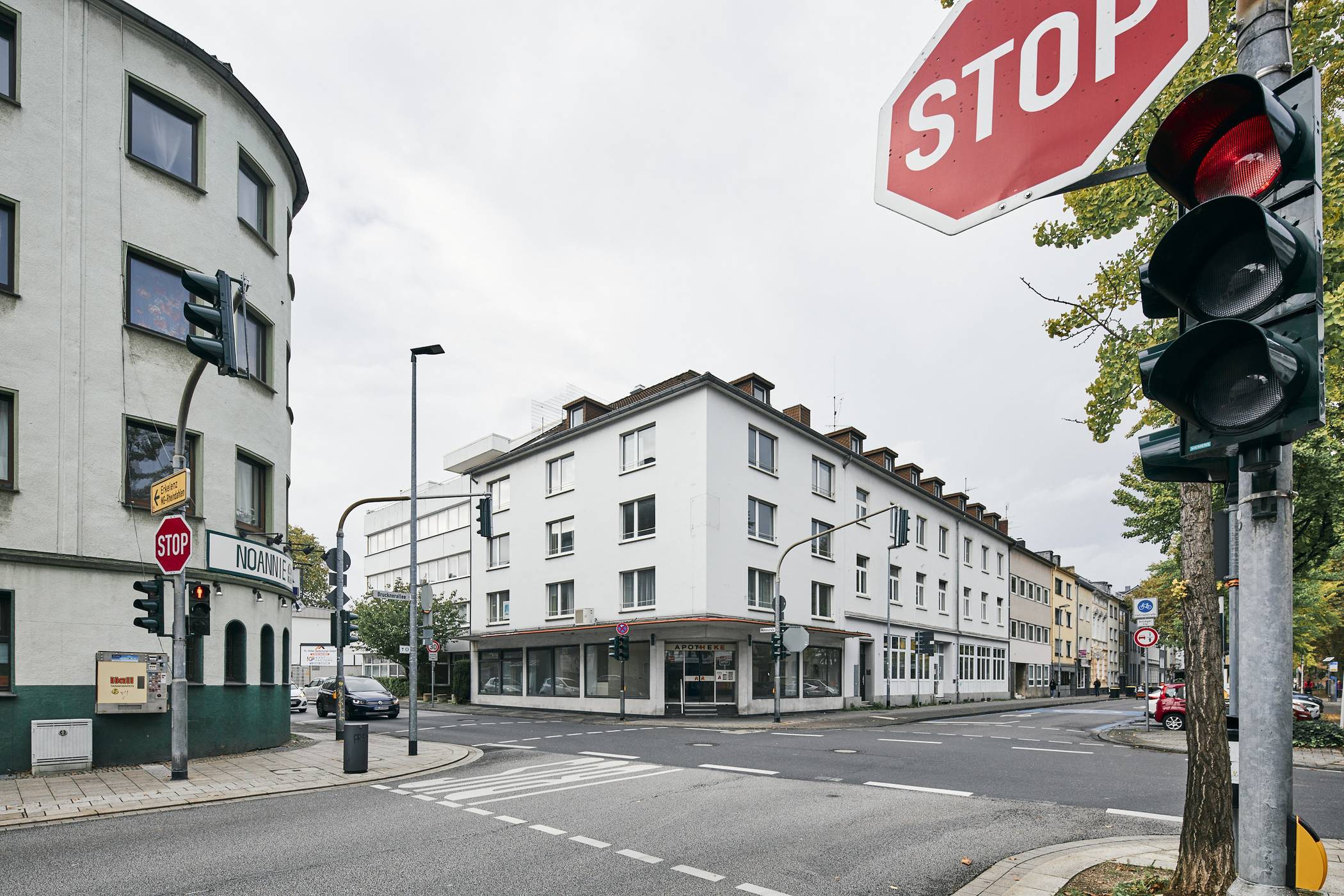 Das Eckhaus (Mühlenstraße 61 - 63/Brucknerallee 7).