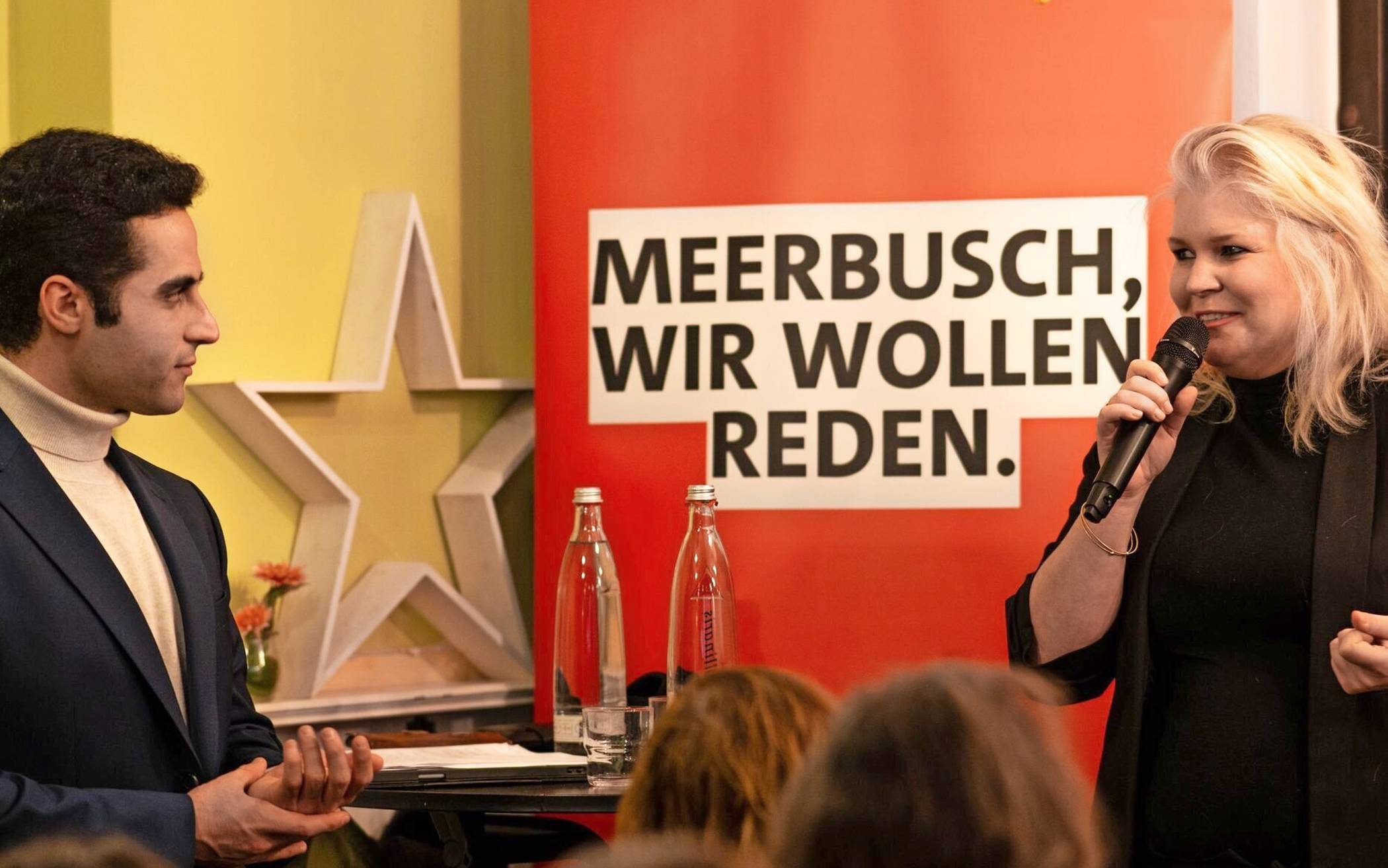  Masoud Ghahremani und Chantal Messing diskutierten mit Meerbuscher Bürgern über die Situation im Iran. 