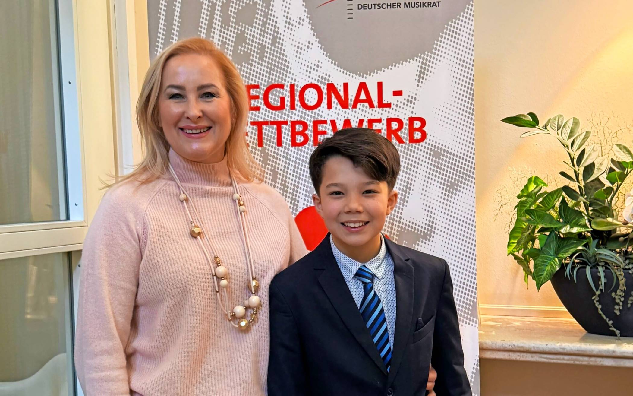 Erster Platz mit Weiterleitung zum Landeswettbewerb für Aniego Meierhans – Lehrerin Oxnana Koppers ist stolz. 