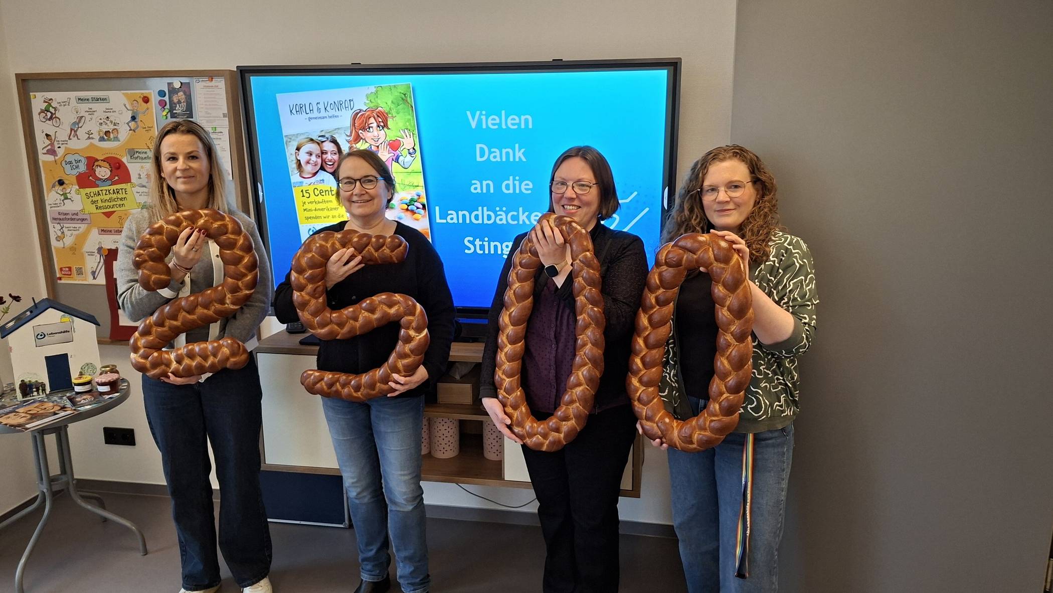   Carlotta Stinges-Smeetz (Stinges), Christina Minten (Vereinsvorsitzende der Lebenshilfe Kreis Viersen), Barbara Ixfeld-Braun (Bereichsleitung Kinder, Jugend und Familie) und Thekla Berthold (Schulintegration, v.l.). 