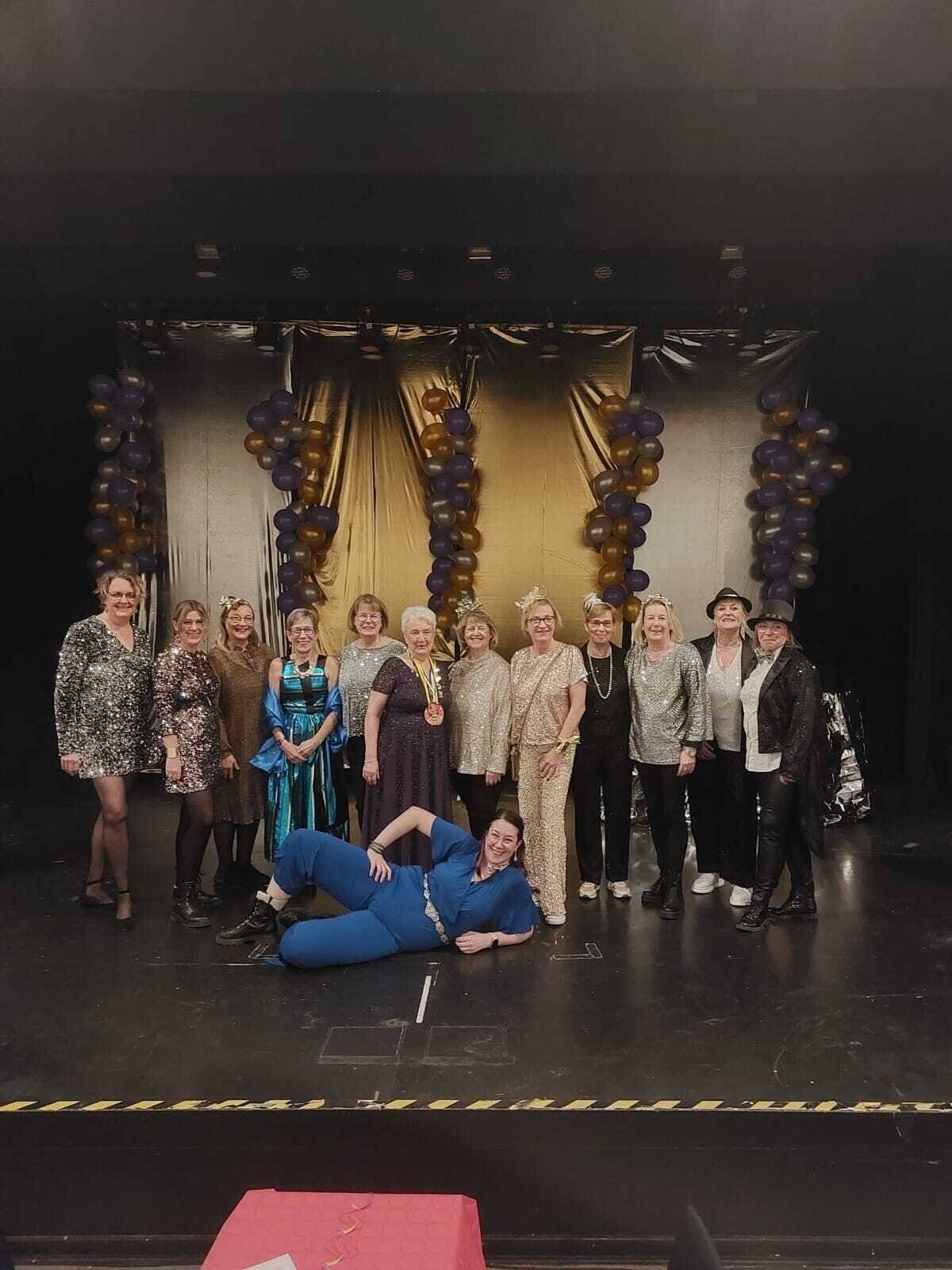  Die Lanker Karnevalfrauen sagen Tschüss. 