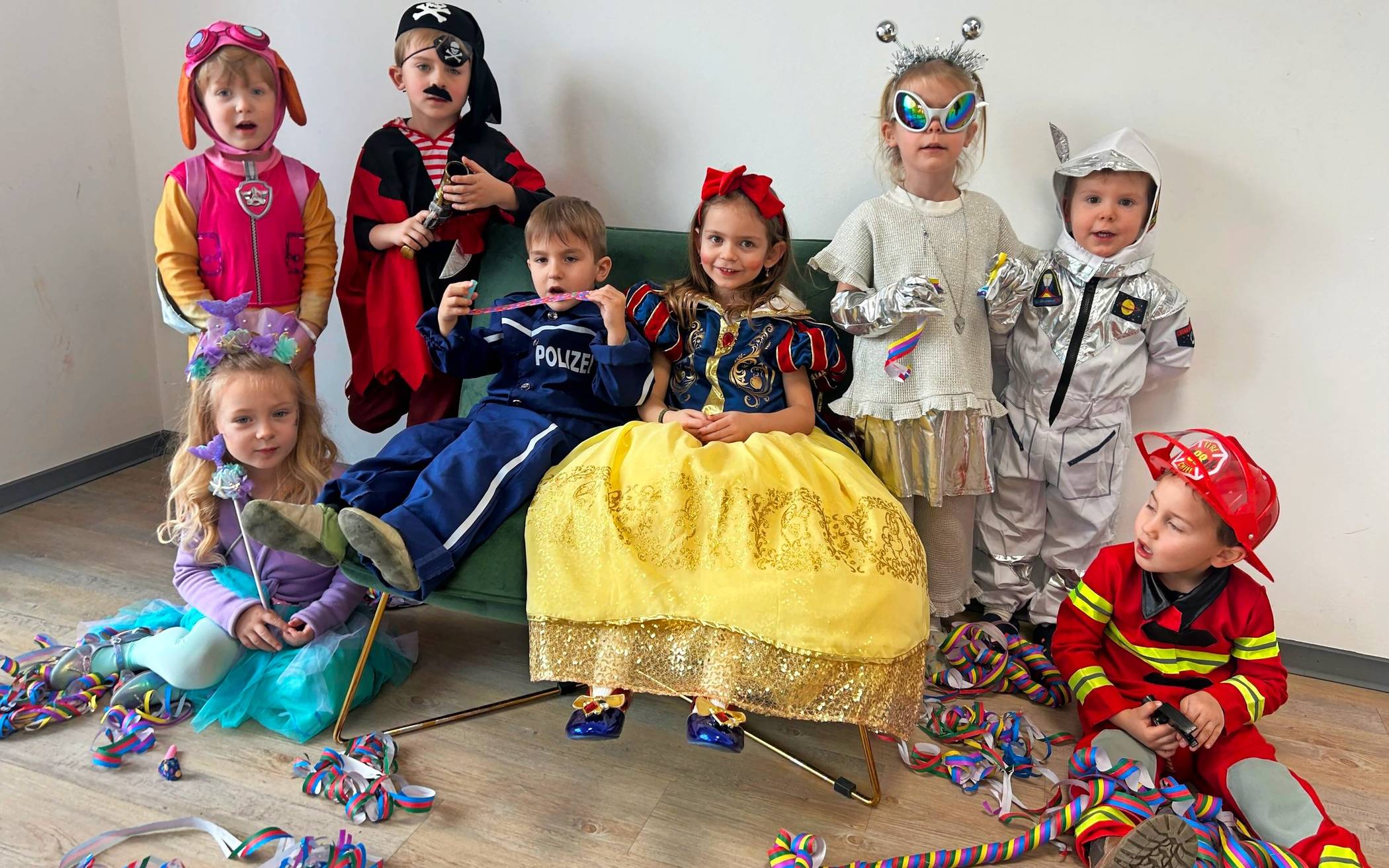Gute Laune und bunte Kostüme: Karneval in der Kita ist bei allen Kindern der Hit. 