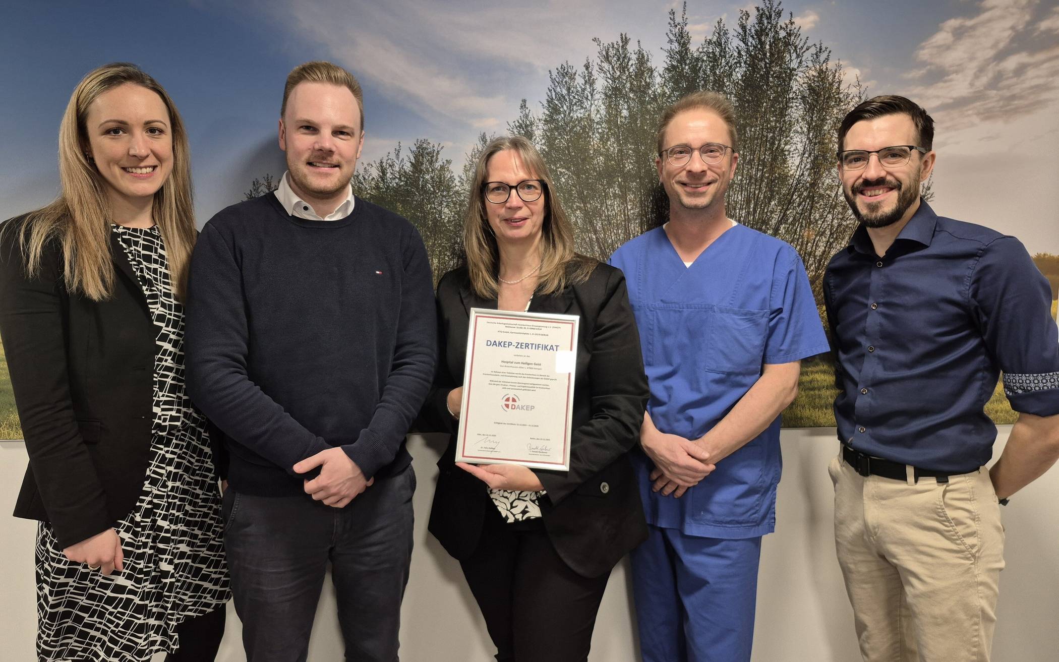 V.l.n.r.: Geschäftsführerin Maria Henk, Verwaltungsleiter Julian