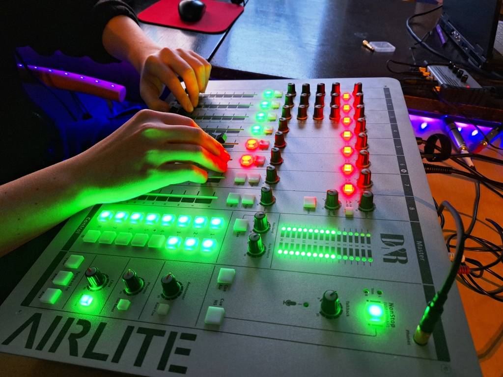 Ein Podcast-Projekt im Rahmen von „Kultur und Schule“ an der Evangelischen Grundschule Pahlkestraße. Foto: Thomas Bruchhausen