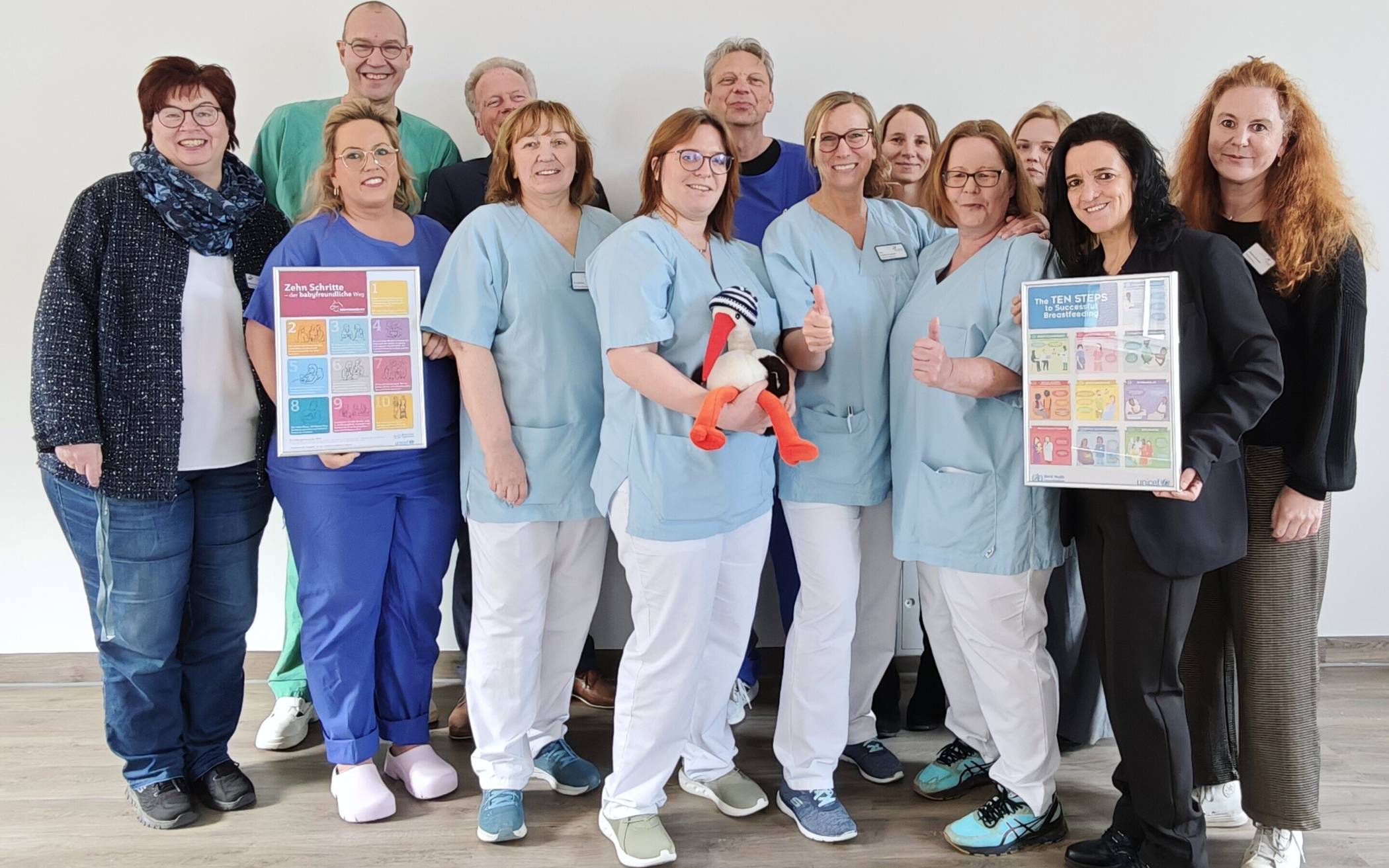 Das gesamte Team mit Hebammen, Ärzten,