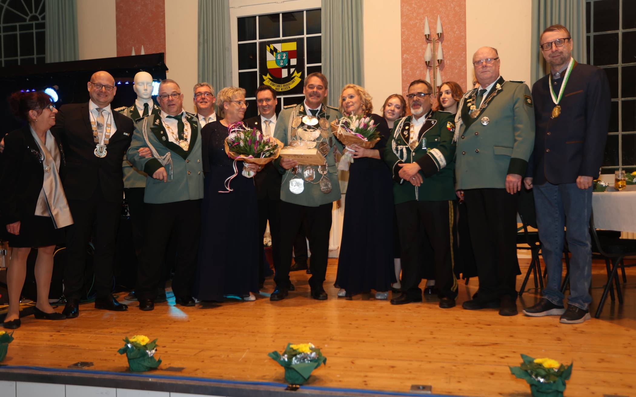 Bei der St. Sebastianus-Schützenbruderschaft wurden die Königshäuser inthronisiert.   