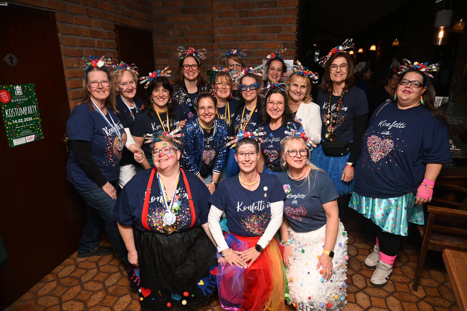 Damensitzung der Fidele Ströpp im Burghof Gietz
