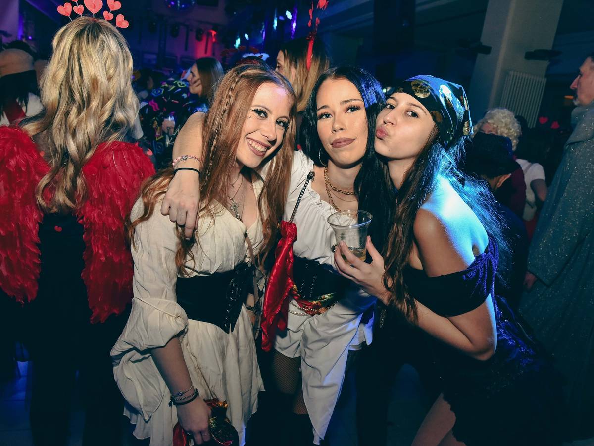 Altweiberparty 2026 auf der Krefelder Rennbahn
