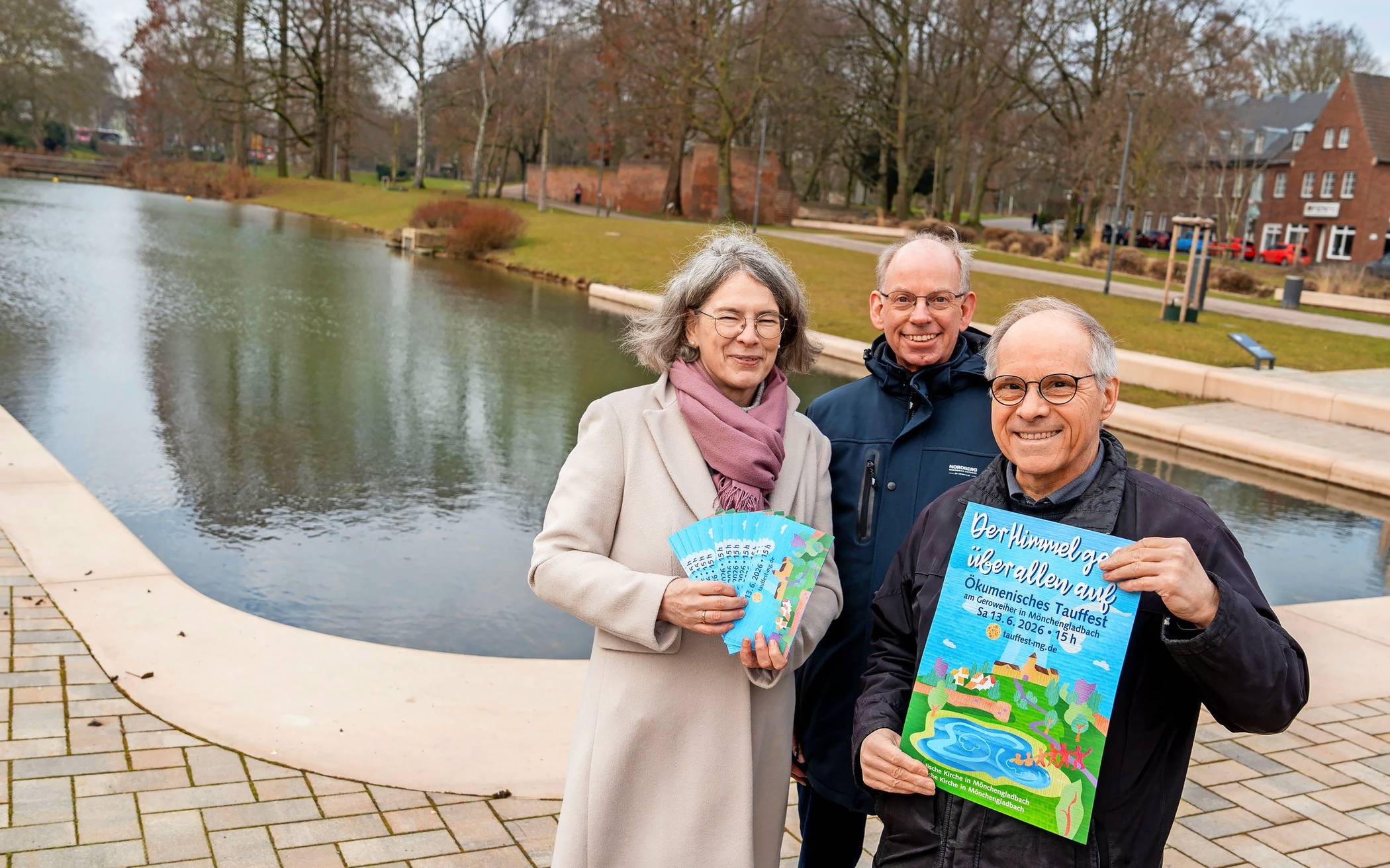 Die evangelische Pfarrerin Esther Gommel-Packbier, der evangelische Pfarrer Stephan Dedring und der katholische Pfarrer Peter Blättler übernehmen die Taufe „open Air“.