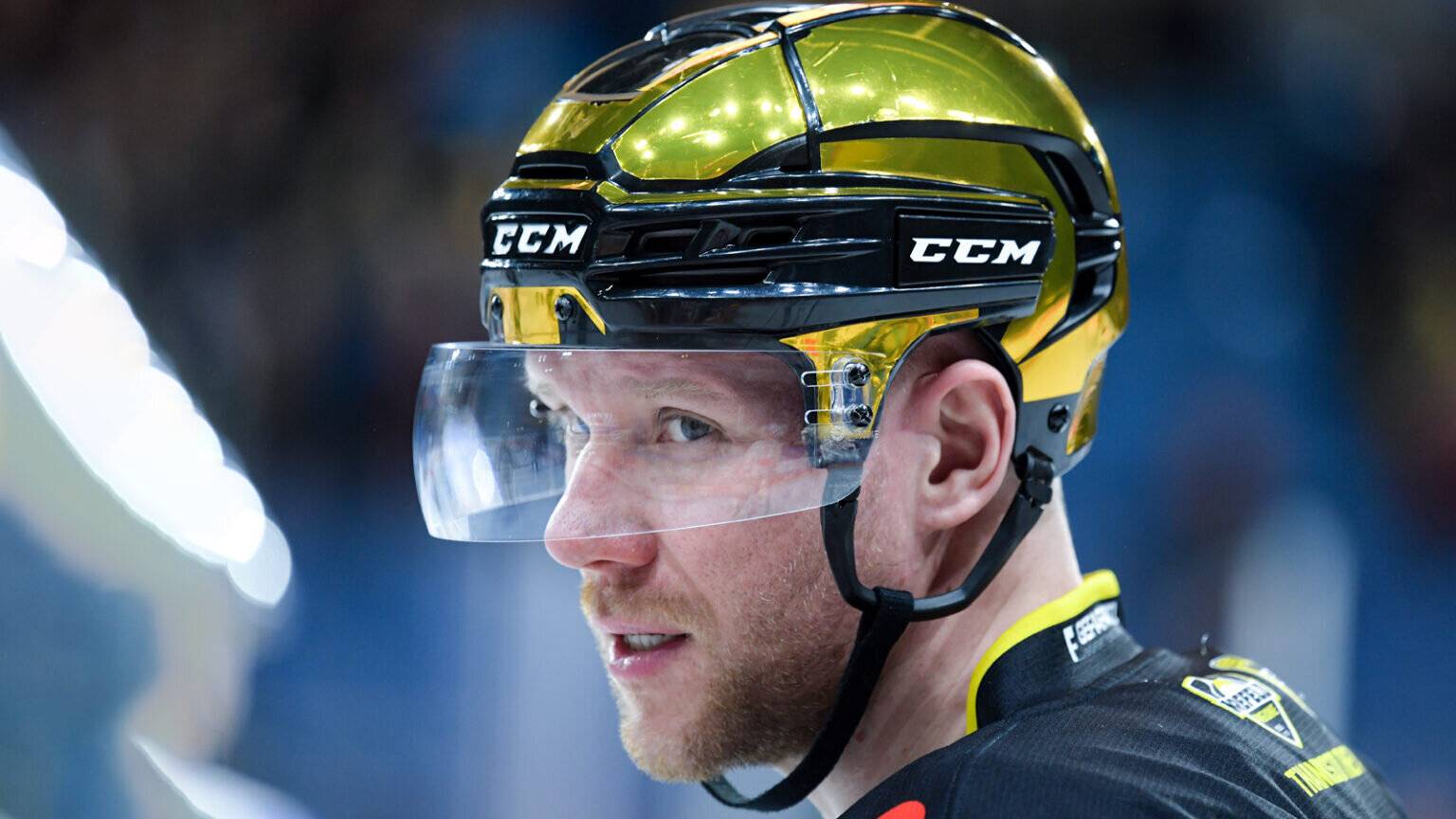 Marcel Müller spielt ein weiteres Jahr für die Pinguine