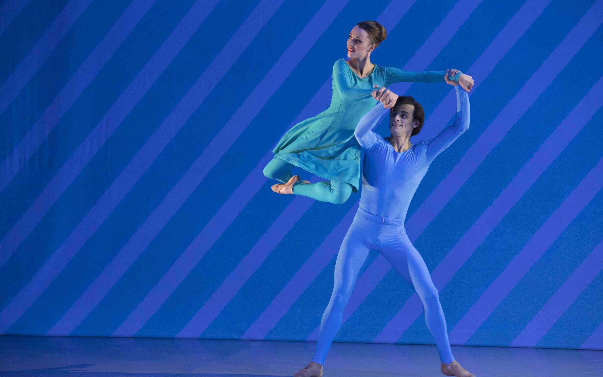 KRMG.tanz 4 „Getanzte Bilder“ vereint zwei Choreografien von Robert North, die auf unterschiedliche Weise von bildender Kunst inspiriert sind.