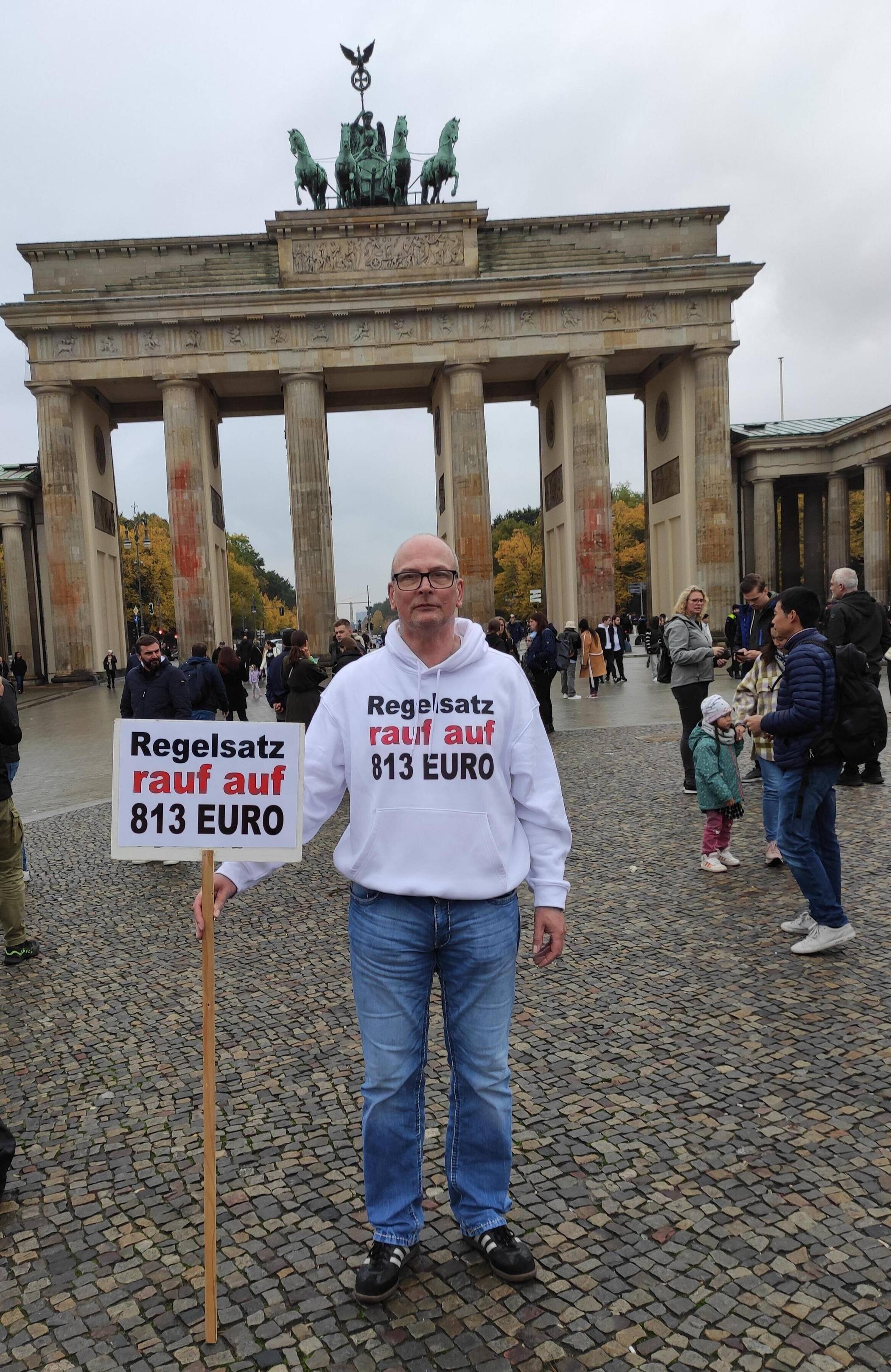   Der Mönchengladbacher Bürgergeldaktivist und Bündnisratsmitglied (Bündnis für Menschenwürde und Arbeit) Thomas Wasilewski äußert sich am Montag zum Gesetzentwurf der Bundesregierung zur neuen Grundsicherung. Foto: privat  