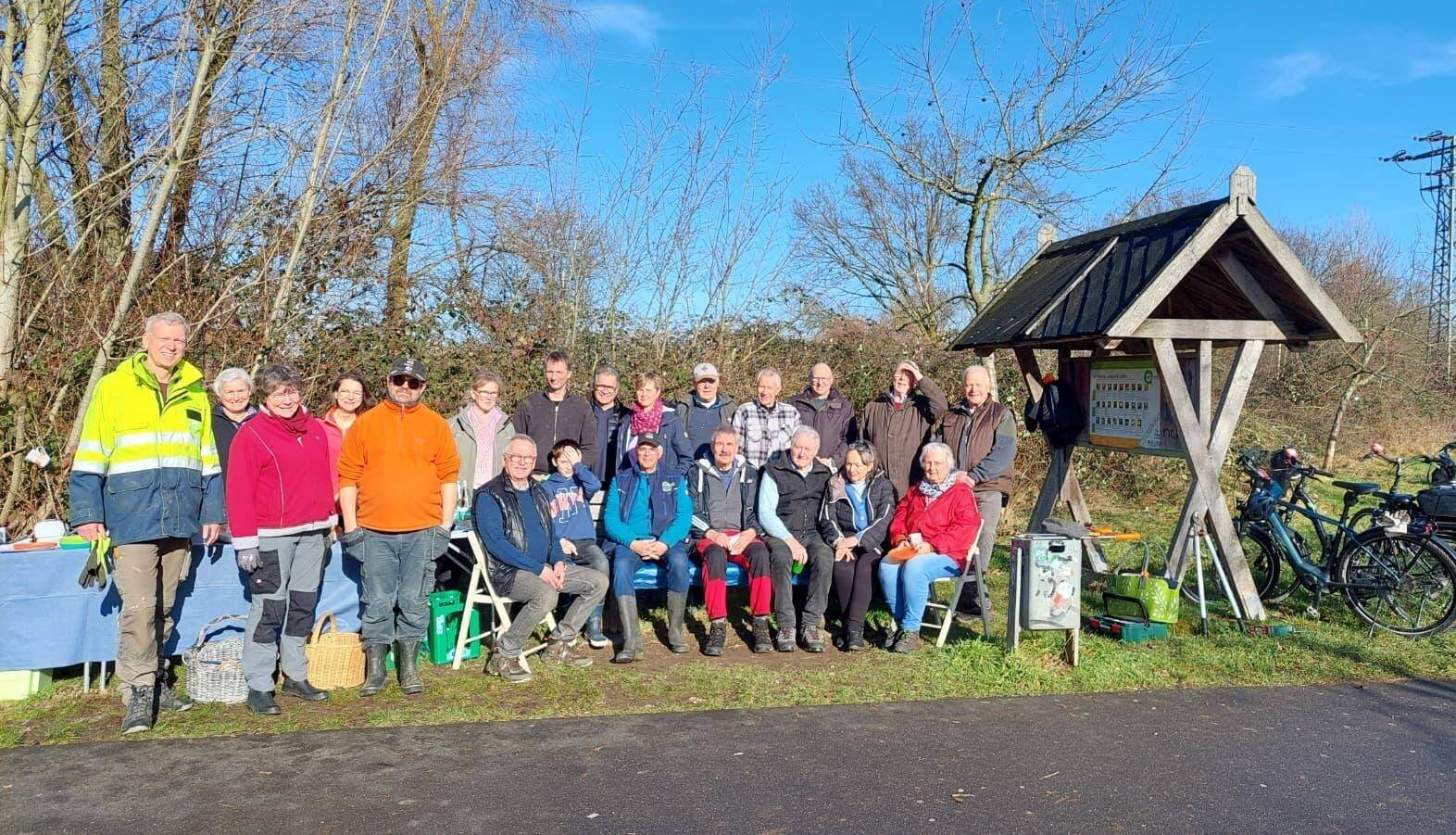 Die Kolpingfamilie und der Nabu haben entlang des Alleenradweges Baumarbeiten getätigt. Foto: Privat