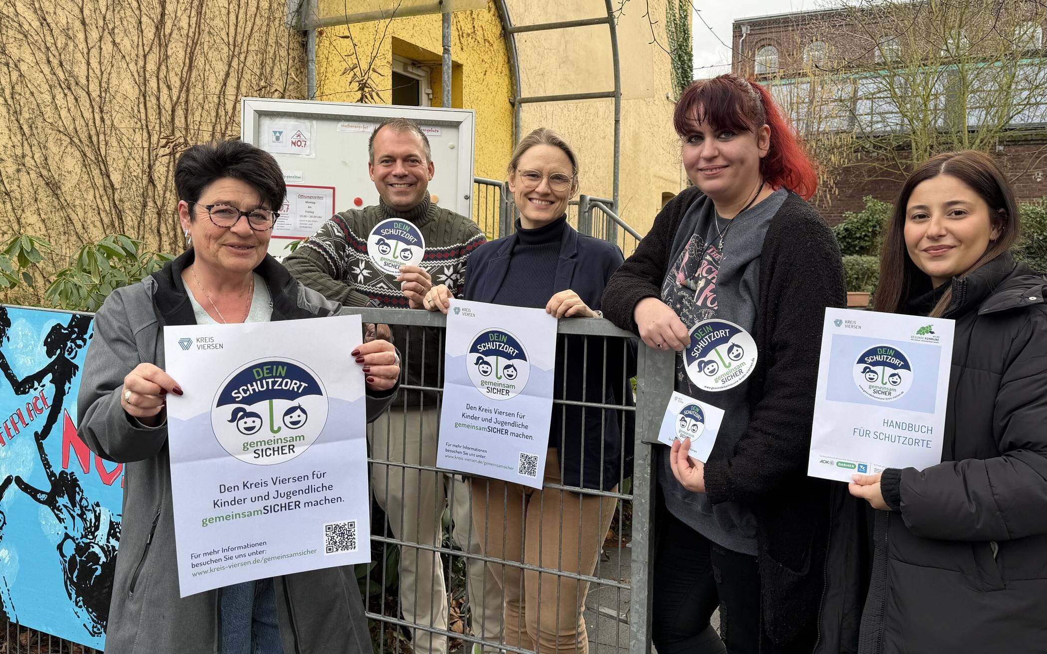  Auf unserem Bild von links Christel Bosmans (No.7), Bürgermeister Christian Pakusch, Beigeordnete Dr. Sarah Bünstorf, Julia Ritter (No.7) und Hasene Erdal vom „Netzwerk Gesunde Kommune“ des Kreises Viersen.    
