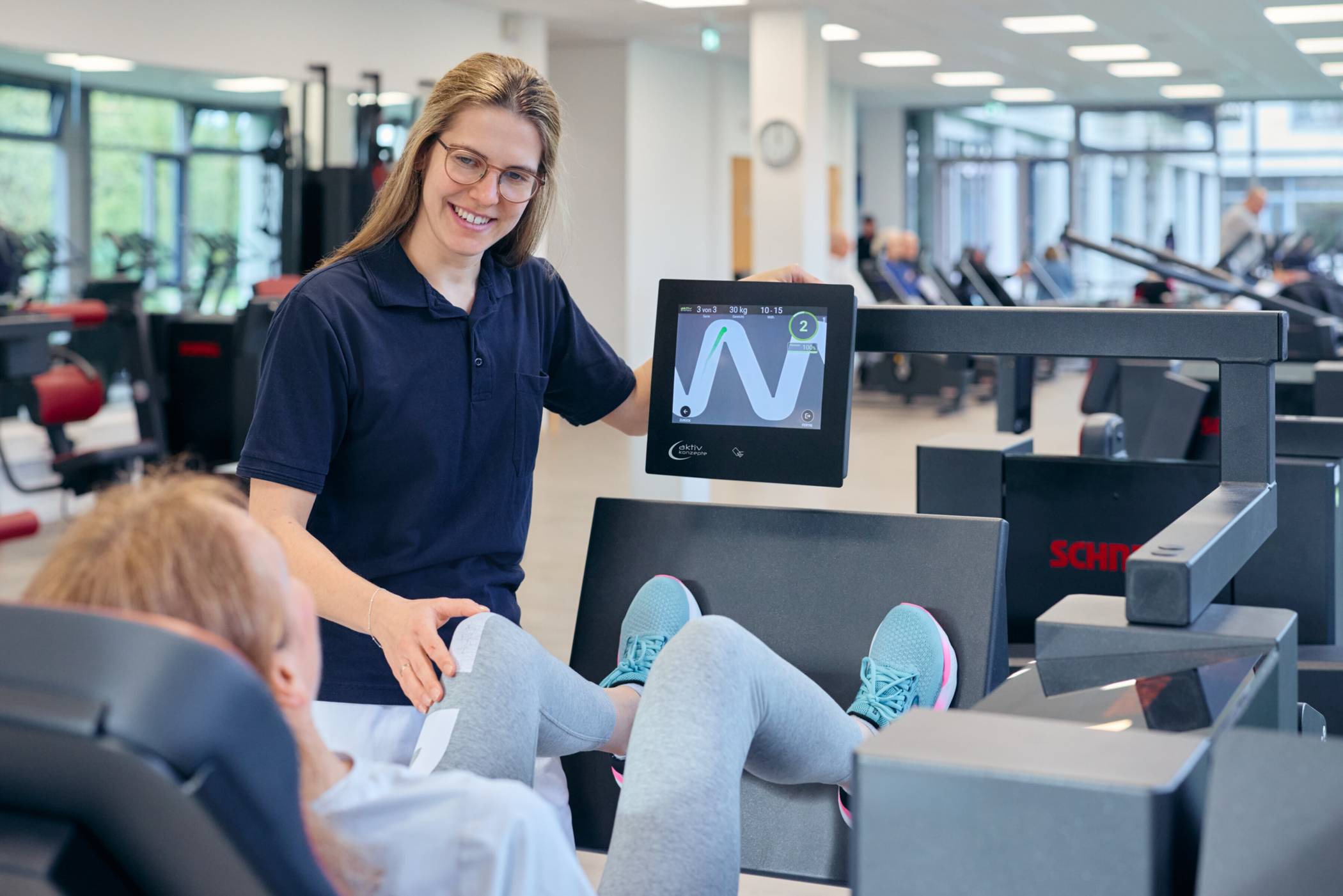  Training an modernen Geräten im Therapie- und Trainingszentrum Korschenbroich. 