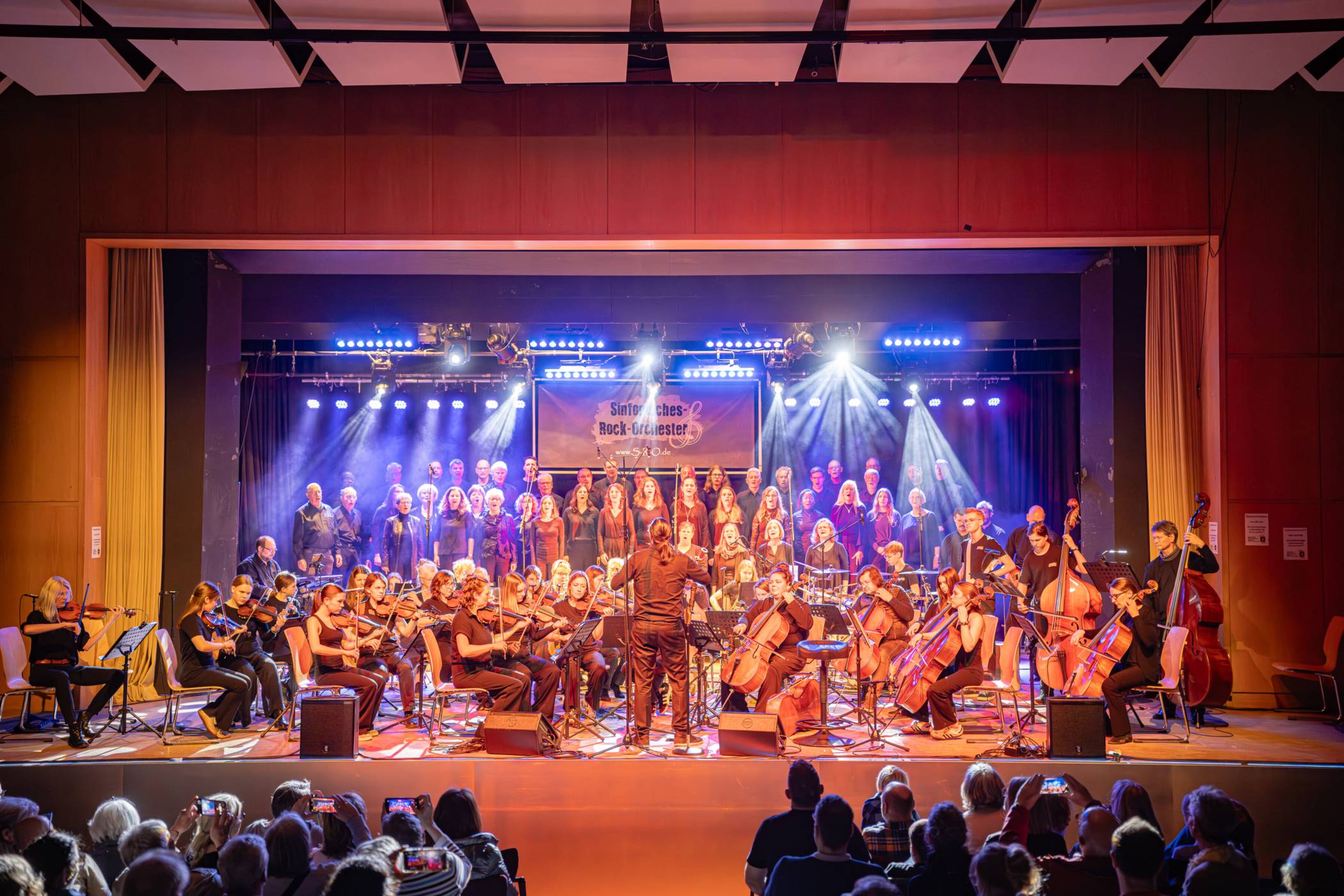  Nach dem Wochenendworkshop findet das Benefizkonzert statt.   