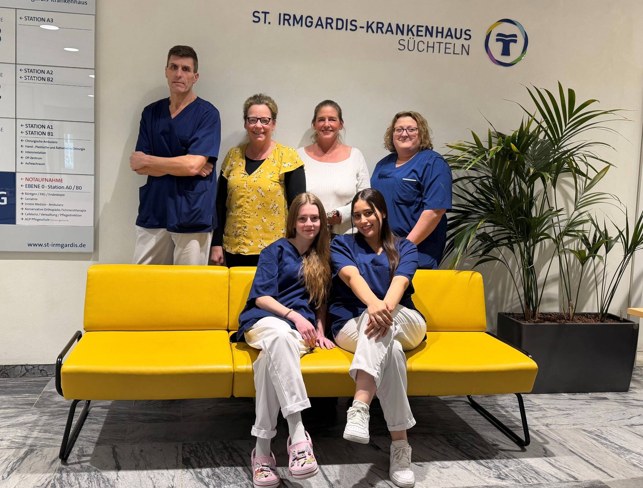 Die Auszubildenden blicken gemeinsam mit ihren Praxisanleiterinnen und Praxisanleitern auf eine erfolgreiche Projektwoche zurück.   