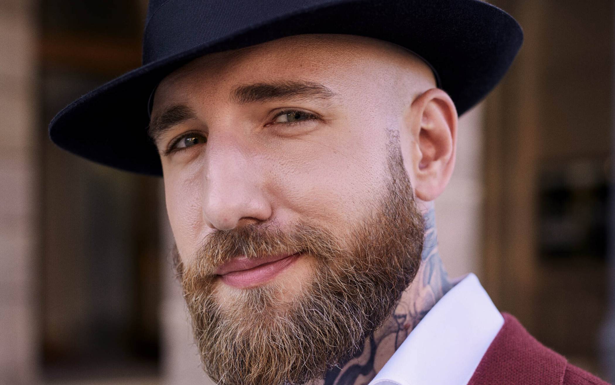  Keynote Speaker Dominic von Proeck wird einen Live-Einblick geben, wie sich sein KI-Start-up Leaders of AI zu einer hybriden Organisation aus Menschen und KI-Assistenten entwickelt hat.  