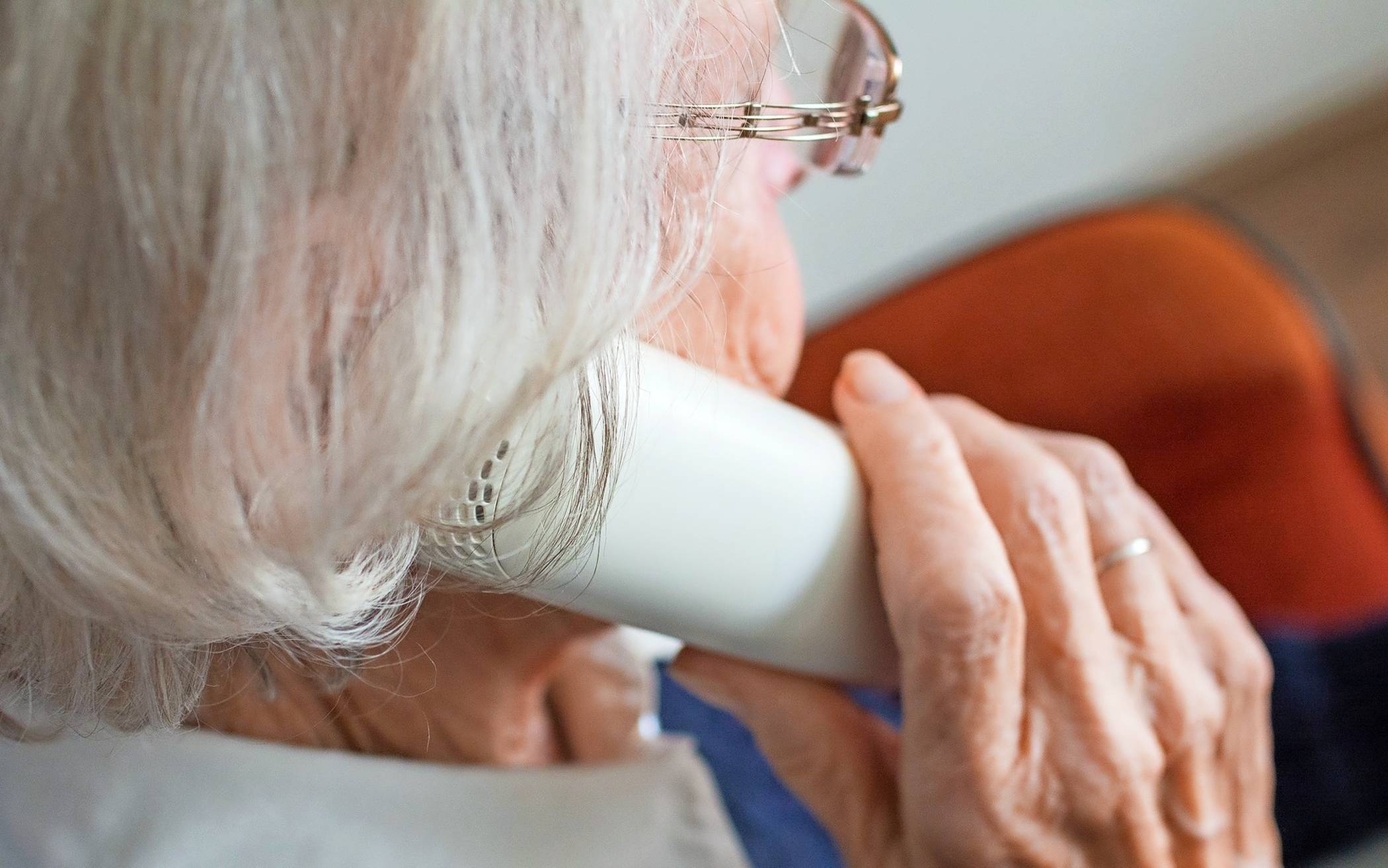 Silberfon gegen Einsamkeit.   