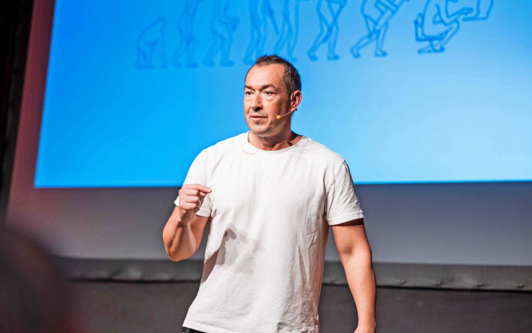 Auf Einladung der Halle 22 lädt Gesundheitsexperte Peter Hinojal zu seinem Vortrag „Faszination Schmerzfreiheit“ in die Kulturhalle Schiefbahn ein.  