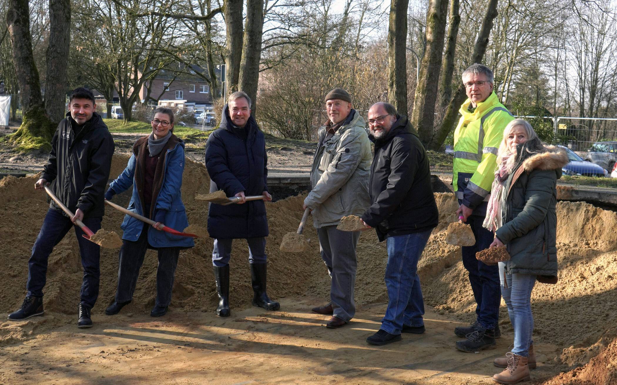 Den Spaten in die Hand genommen