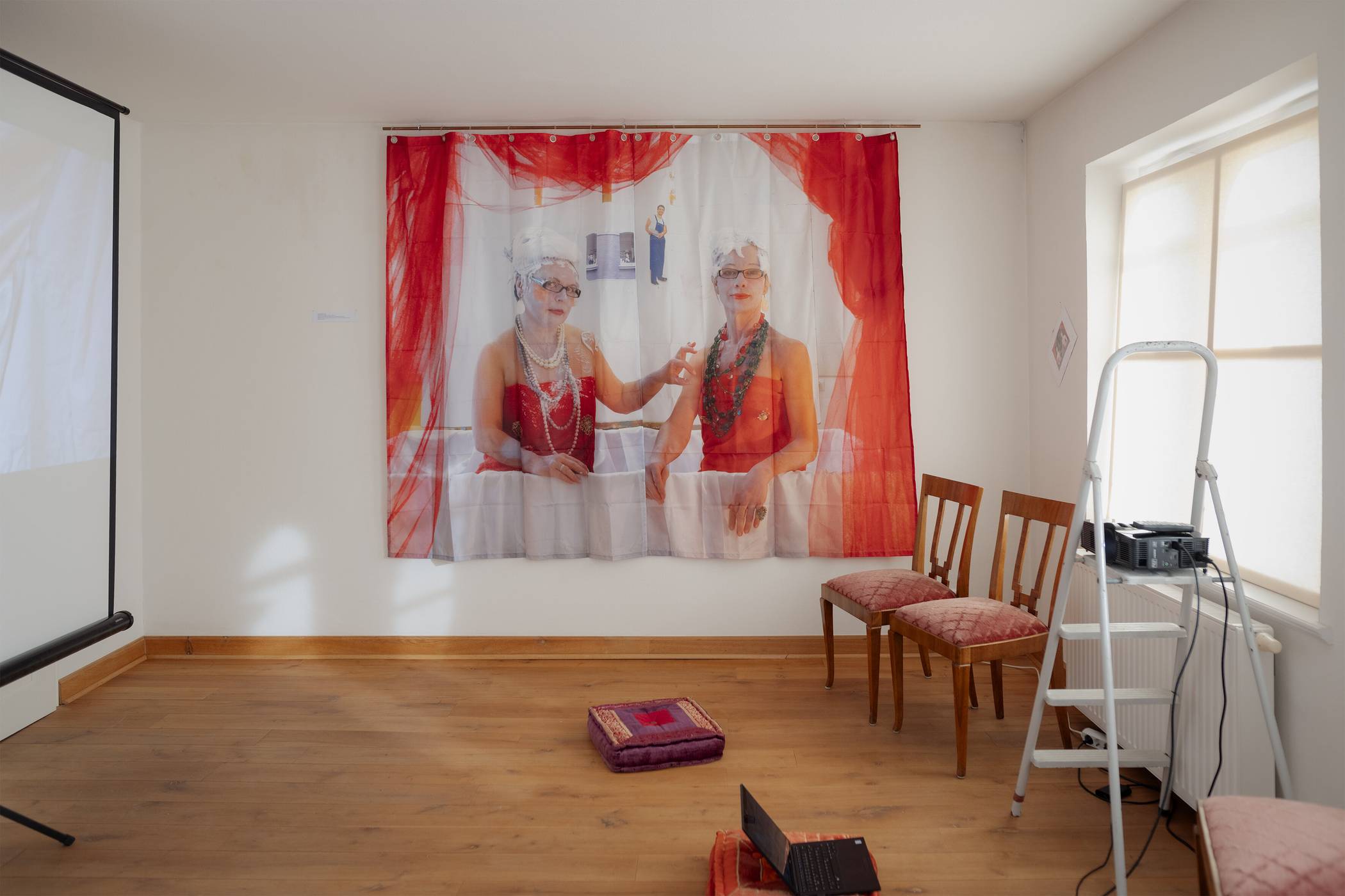 Diese Fotoarbeit ist eine Interpretation des bekannten Gemäldes Gabrielle d’Estrées und eine ihrer Schwestern.