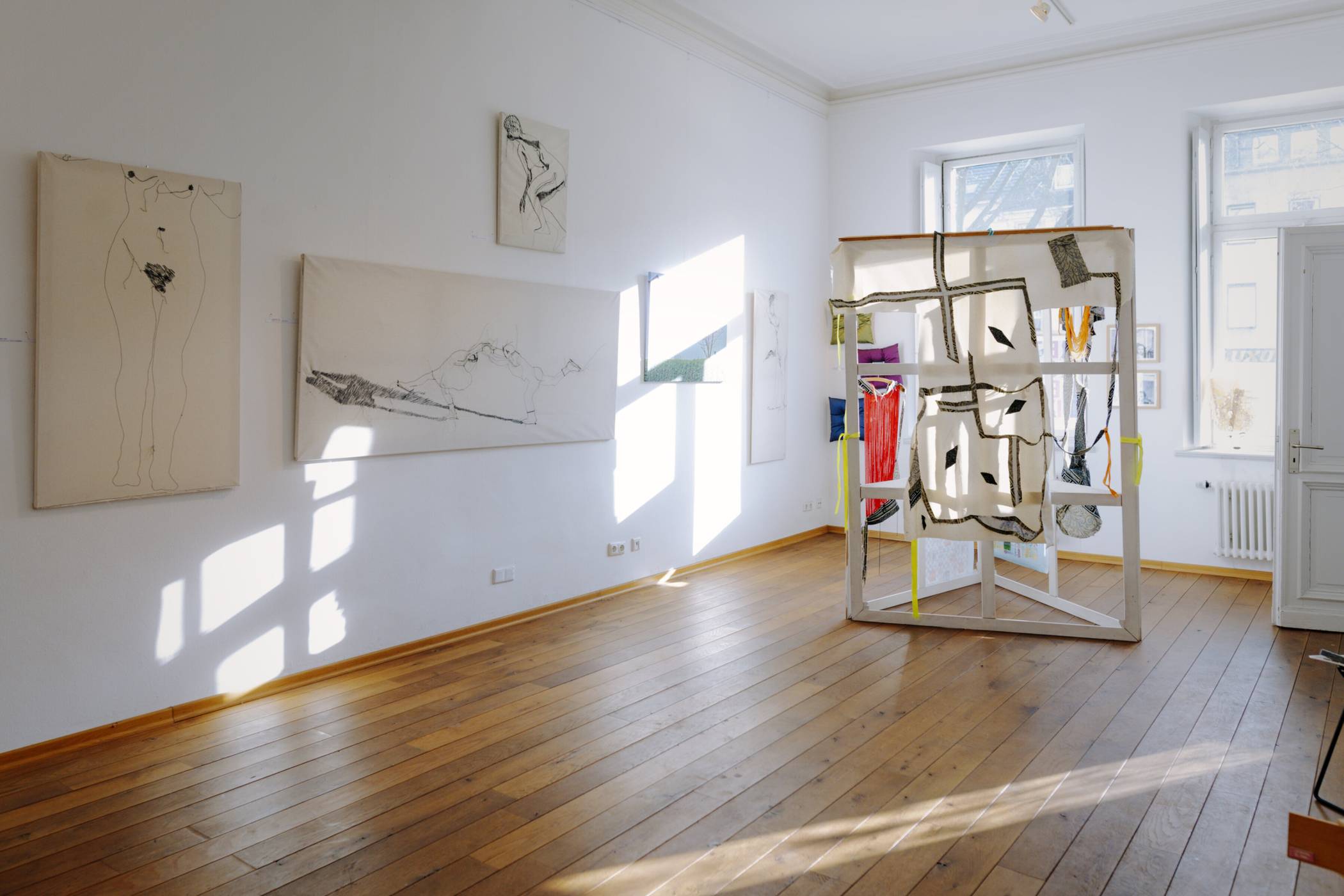  Gilla war vor ihrem Engagement bei 2 ZKDB als Siebdruckerin tätig. Sie nutzt noch heute das Atelier am Alten Grünen Weg. 