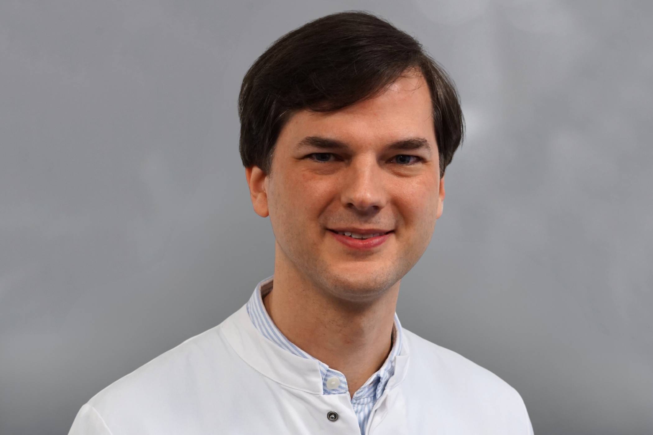  Dr. med. Nicolas Kanig, seit Januar 2026 Chefarzt der Klinik für Gastroenterologie, Onkologie, Diabetologie und Allgemeine Innere Medizin.  Foto: Städtisches Krankenhaus Nettetal  