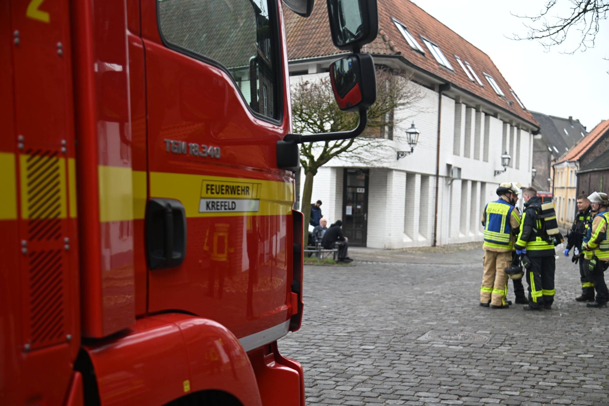  Feuerwehr im Einsatz: Im Textilmuseum wurde eine explosive Chemikalie gefunden.  