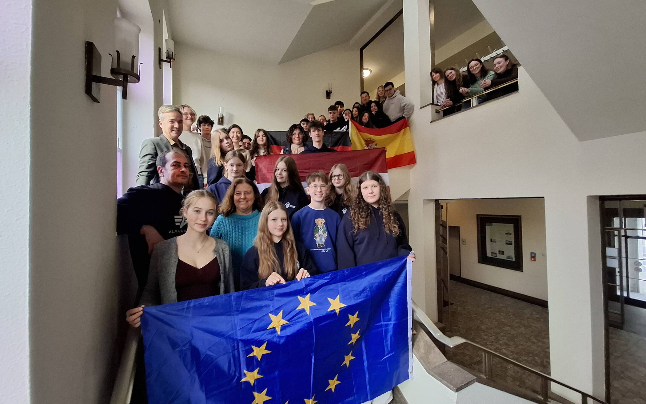 Bürgermeister Christoph Hopp (links oben) sowie