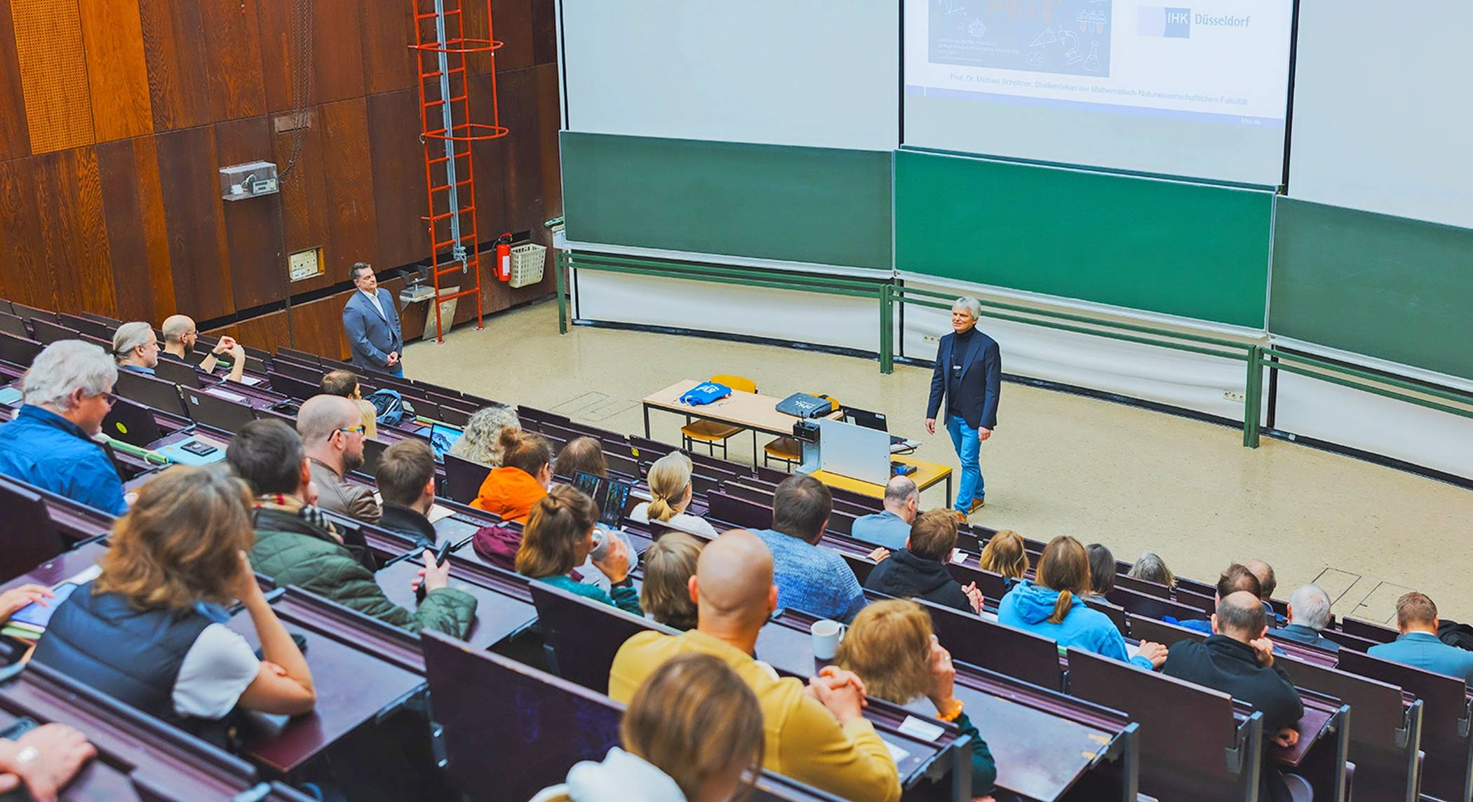 Die Heinrich-Heine-Universität lädt wieder zur MINT-Lehrerfortbildung.