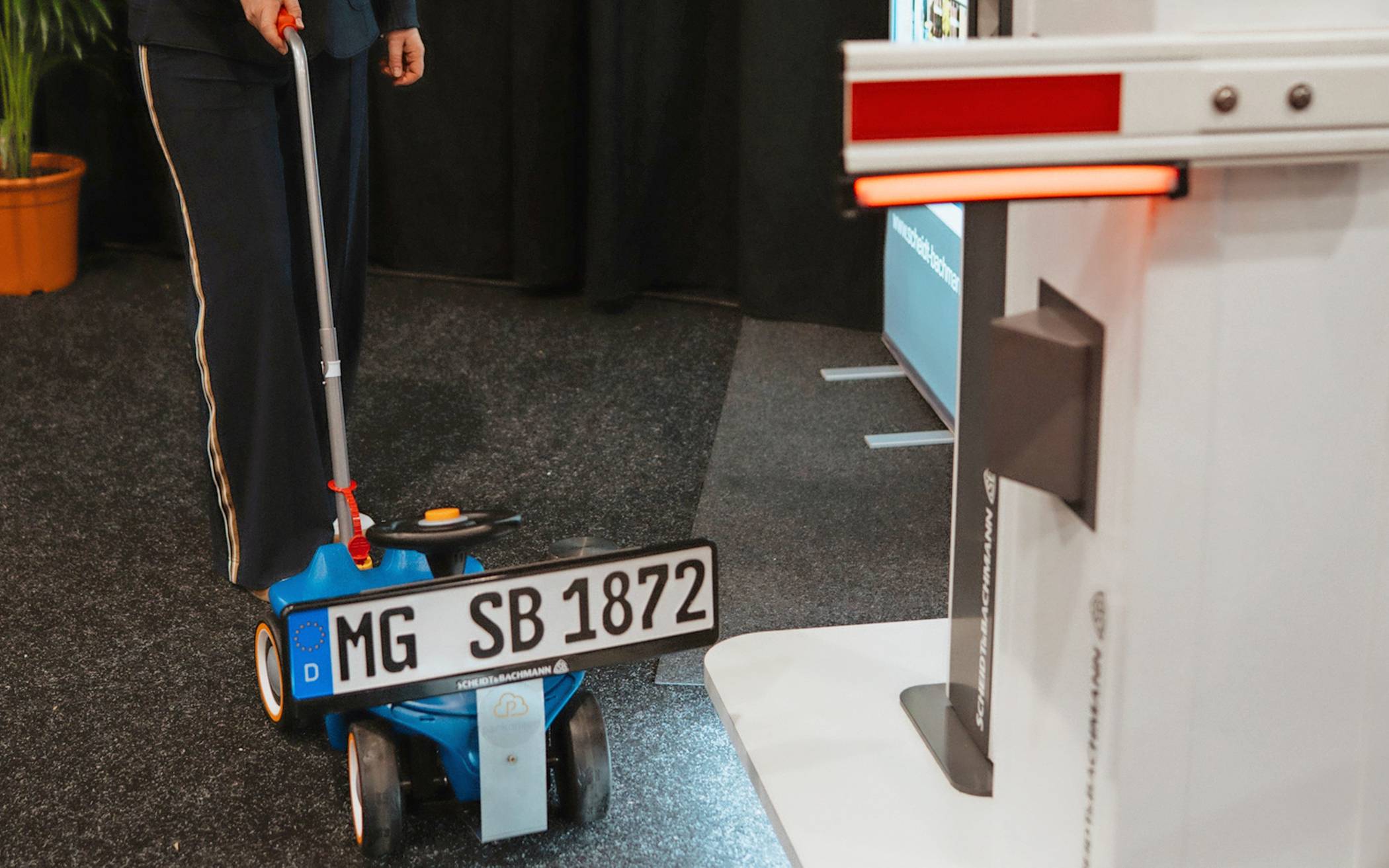 Mönchengladbacher kennen die ticketfreien Lösungen fürs Parken von Scheidt &amp; Bachmann unter anderem vom Parkplatz der NEW Box.