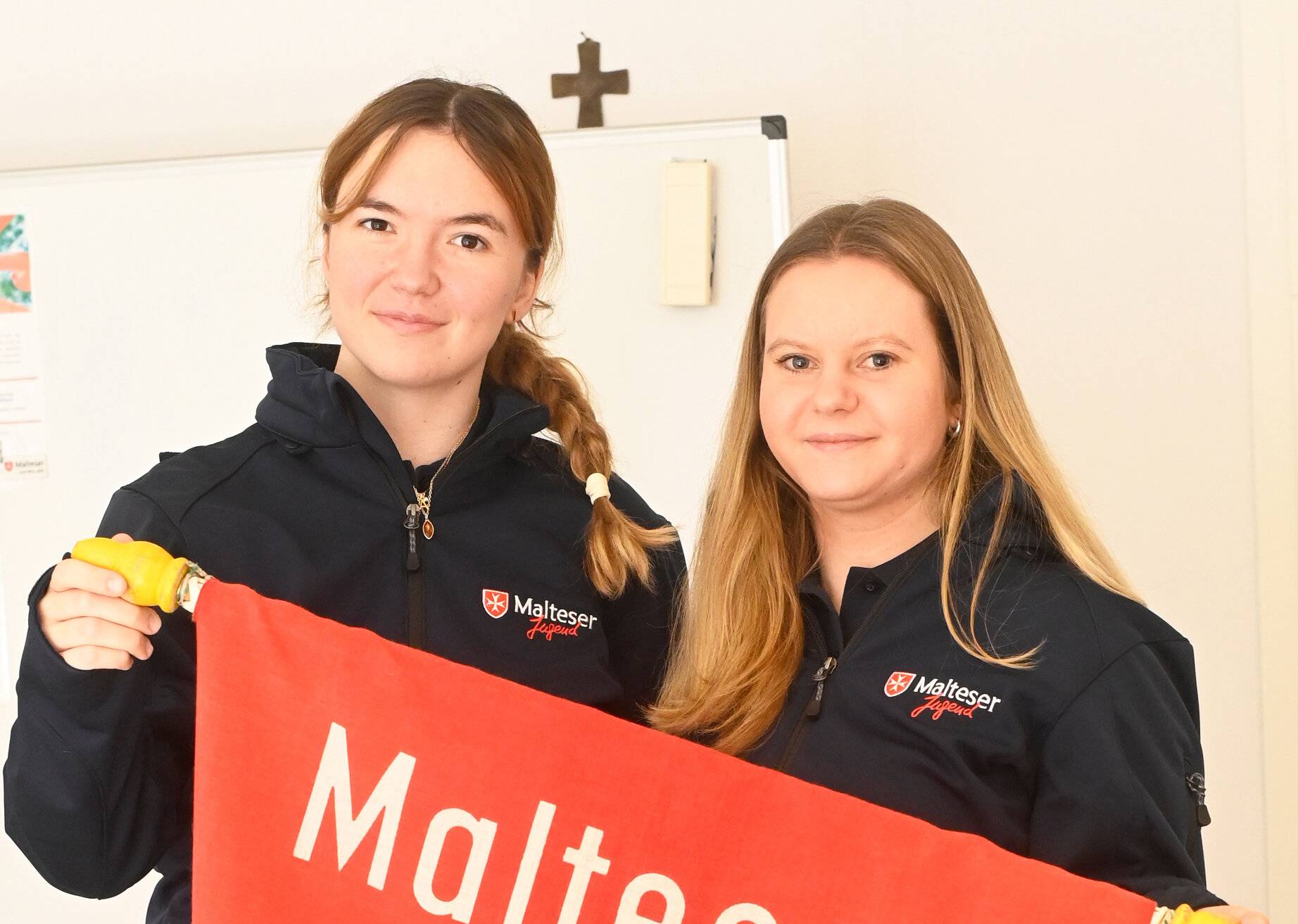 Sarah Bechtold (rechts) und Annika Kratz stehen für die Kempener Malteser-Jugend. Ihr Ziel ist es, in Kürze in der Stadt eine Jugendgruppe zu etablieren.