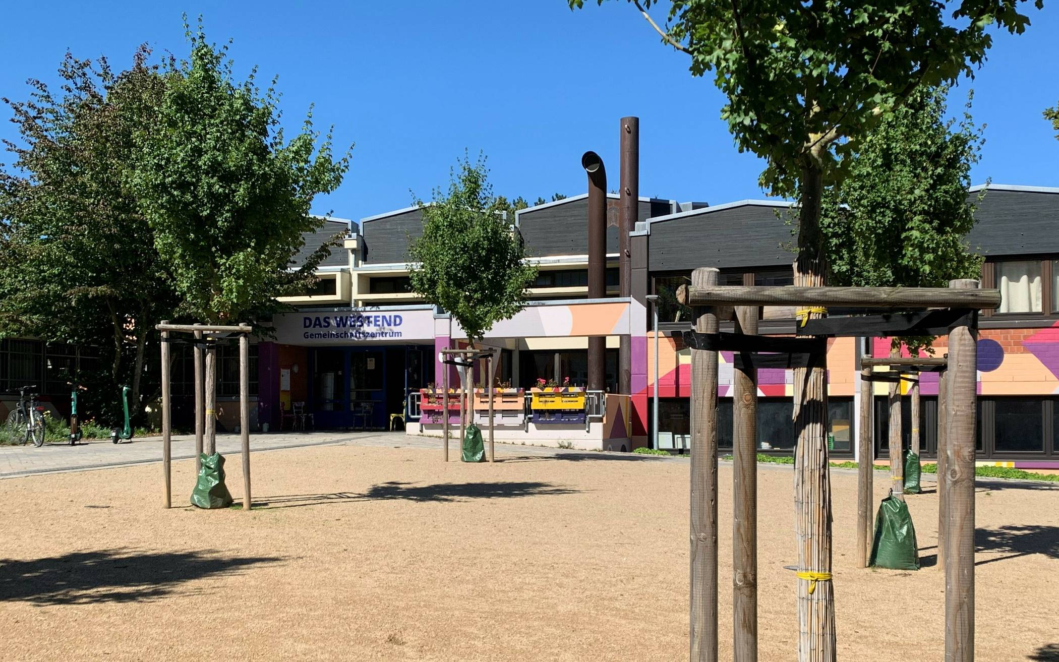  Die queere Schreibwerkstatt findet im Clubhaus Das Westend, Alexianerstraße 6, statt. 