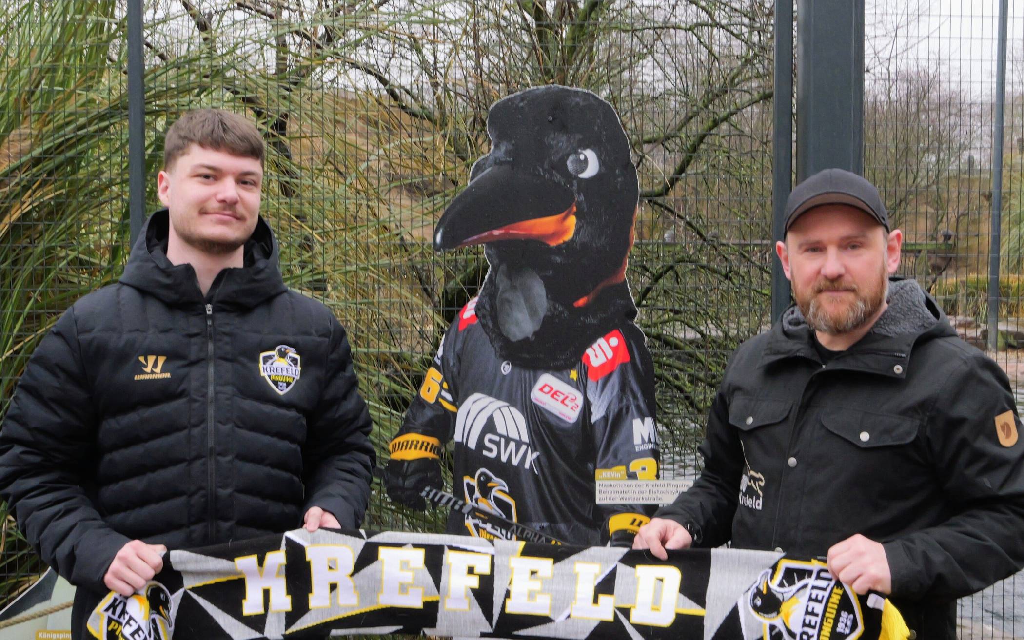 Dominik Krauss (Krefeld Pinguine, links) und