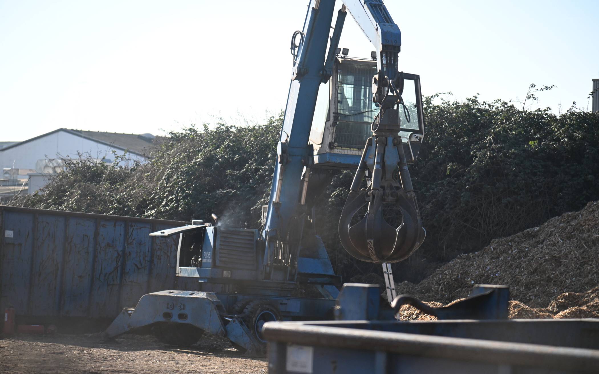 Greifbagger geriet in Brand