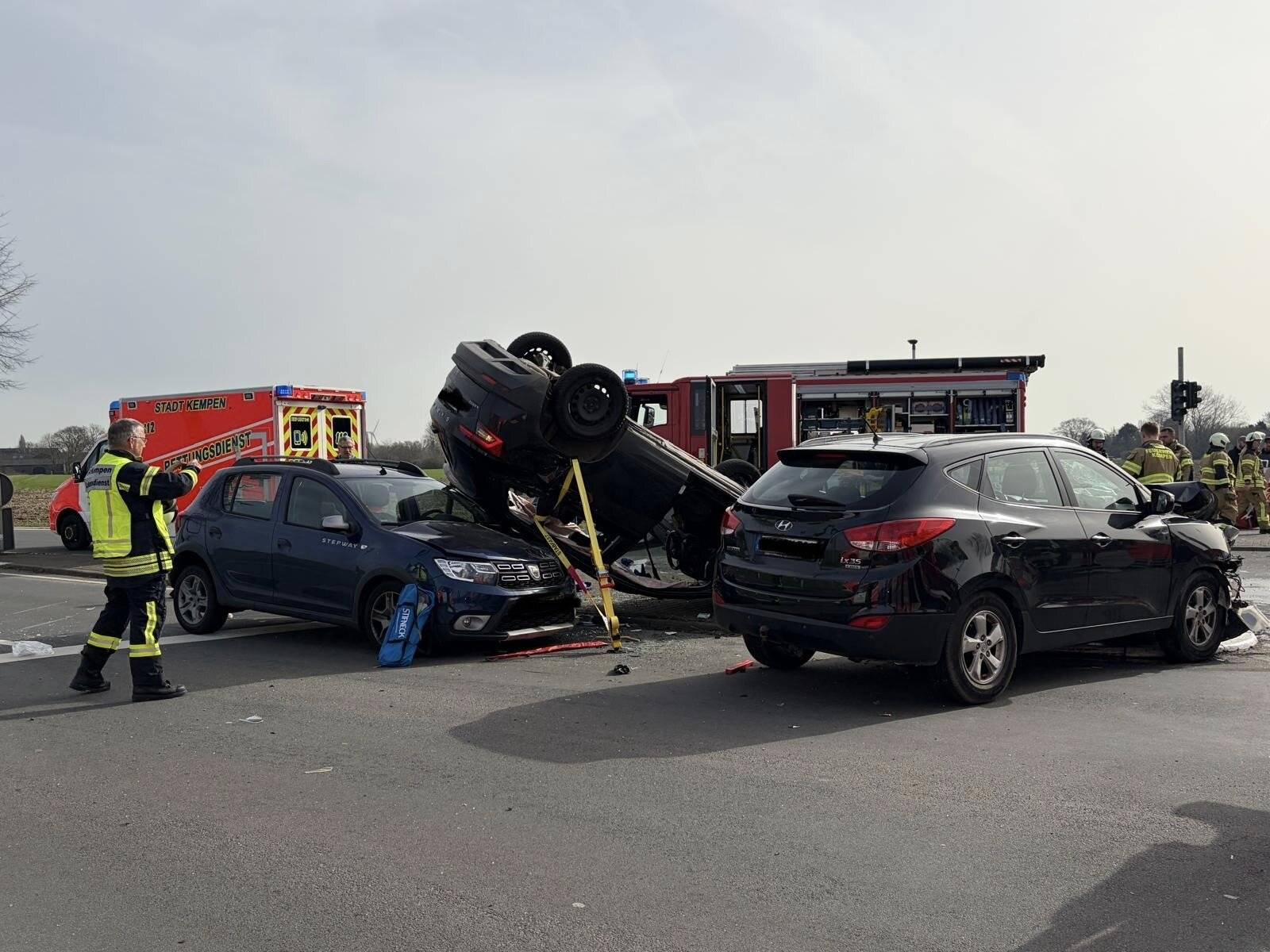 Verkehrsunfall mit drei Pkw in Kempen