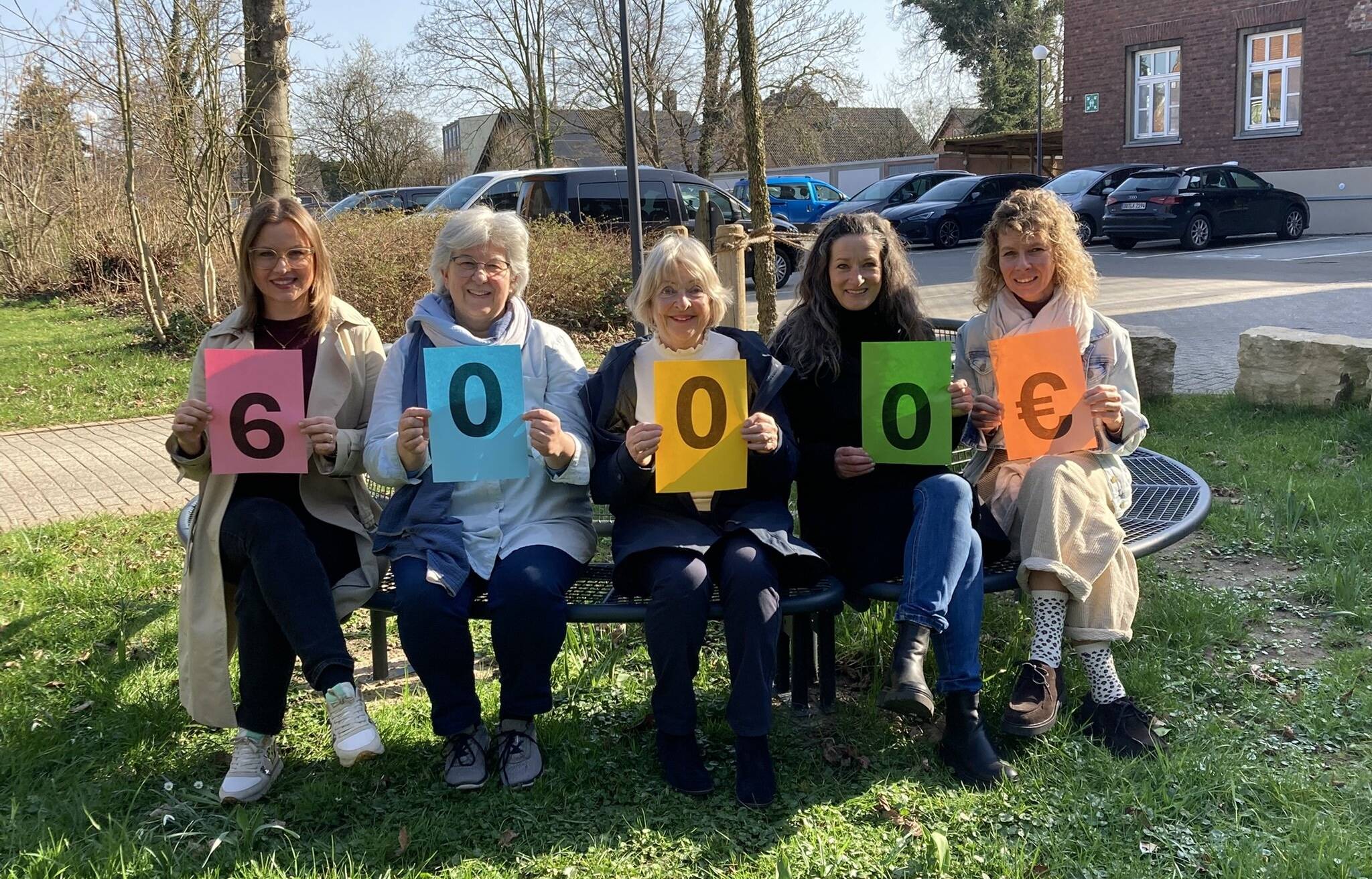 Spendenübergabe (v.l.): Kathrin Stepanow, Petra Kopf-Lier,