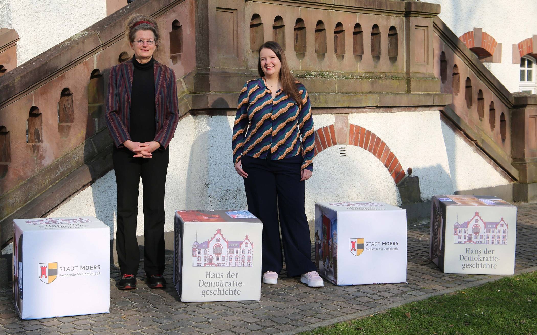 Seit Anfang des Jahres verstärkt Miriam Deppenkemper (r.) die Fachstelle für Demokratie durch das Landesprogramm NRWeltoffen im Kreis Wesel. 