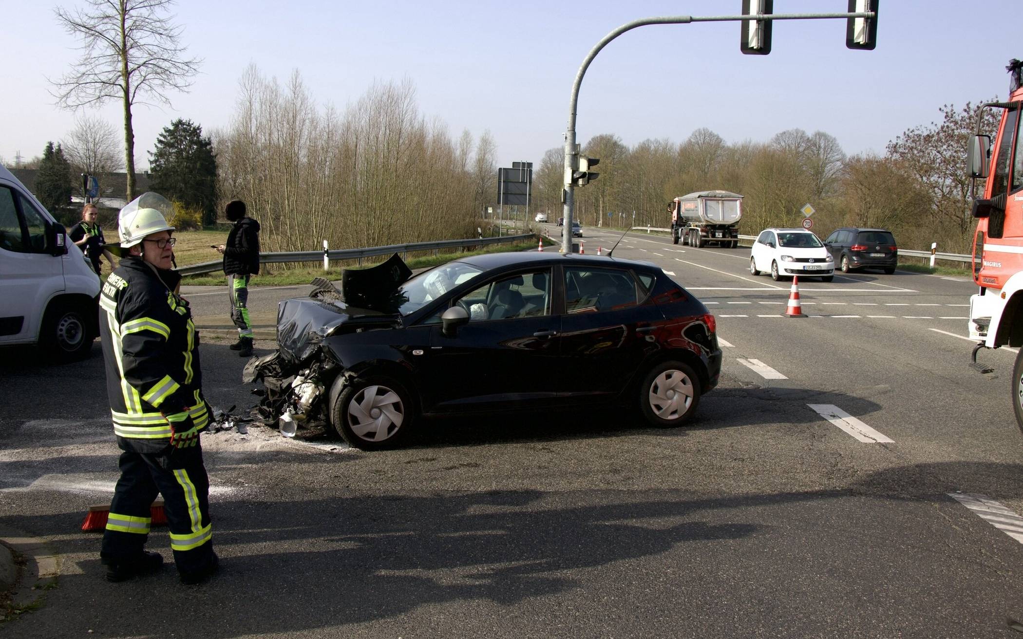 Verkehrsunfall auf der Kreuzung Grefrather Straße / Schlibeck